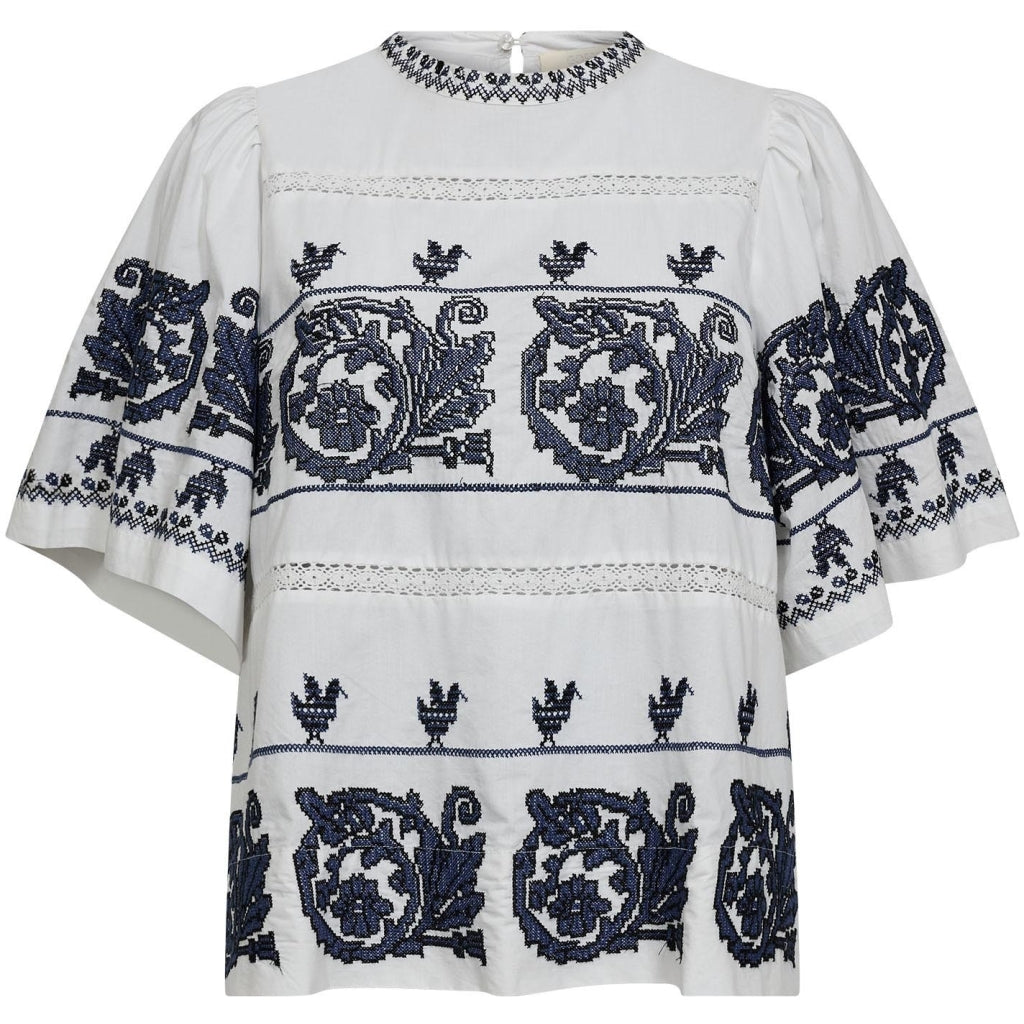 AnnimiGO Bluse - Hvid Bluse med Blå Broderi | Gossia