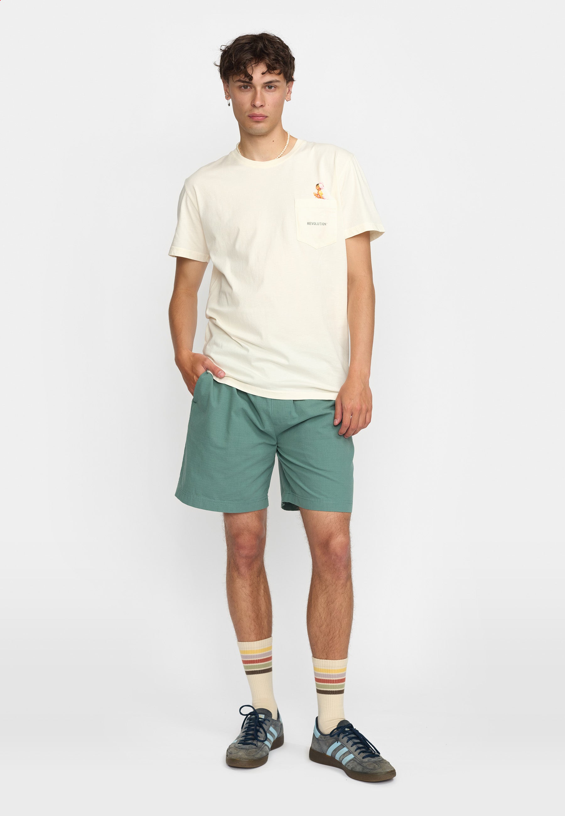 Revolution – Offwhite T-shirt med Printet Lomme