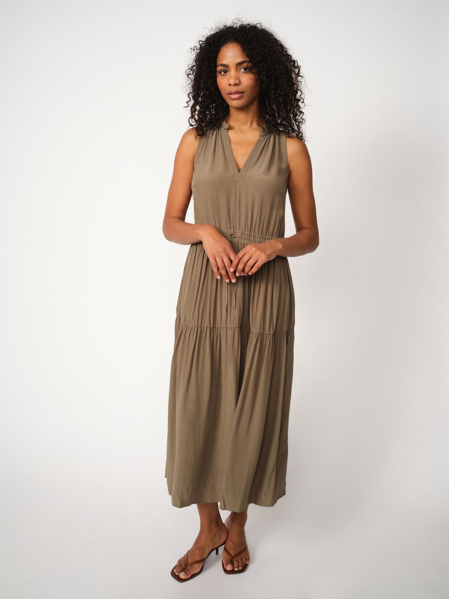 MMSabri Solida Dress – Brun Sommerkjole fra Mos Mosh