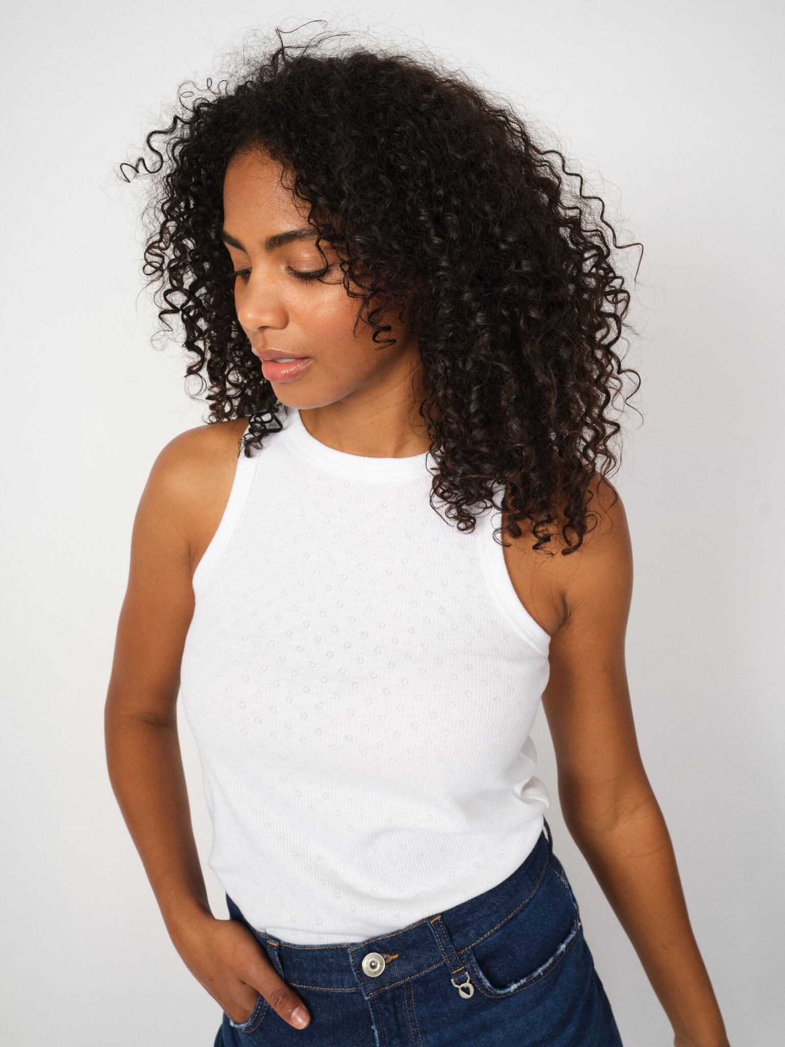 MMLago Tank – hvid ribbet basistop | Mos Mosh
