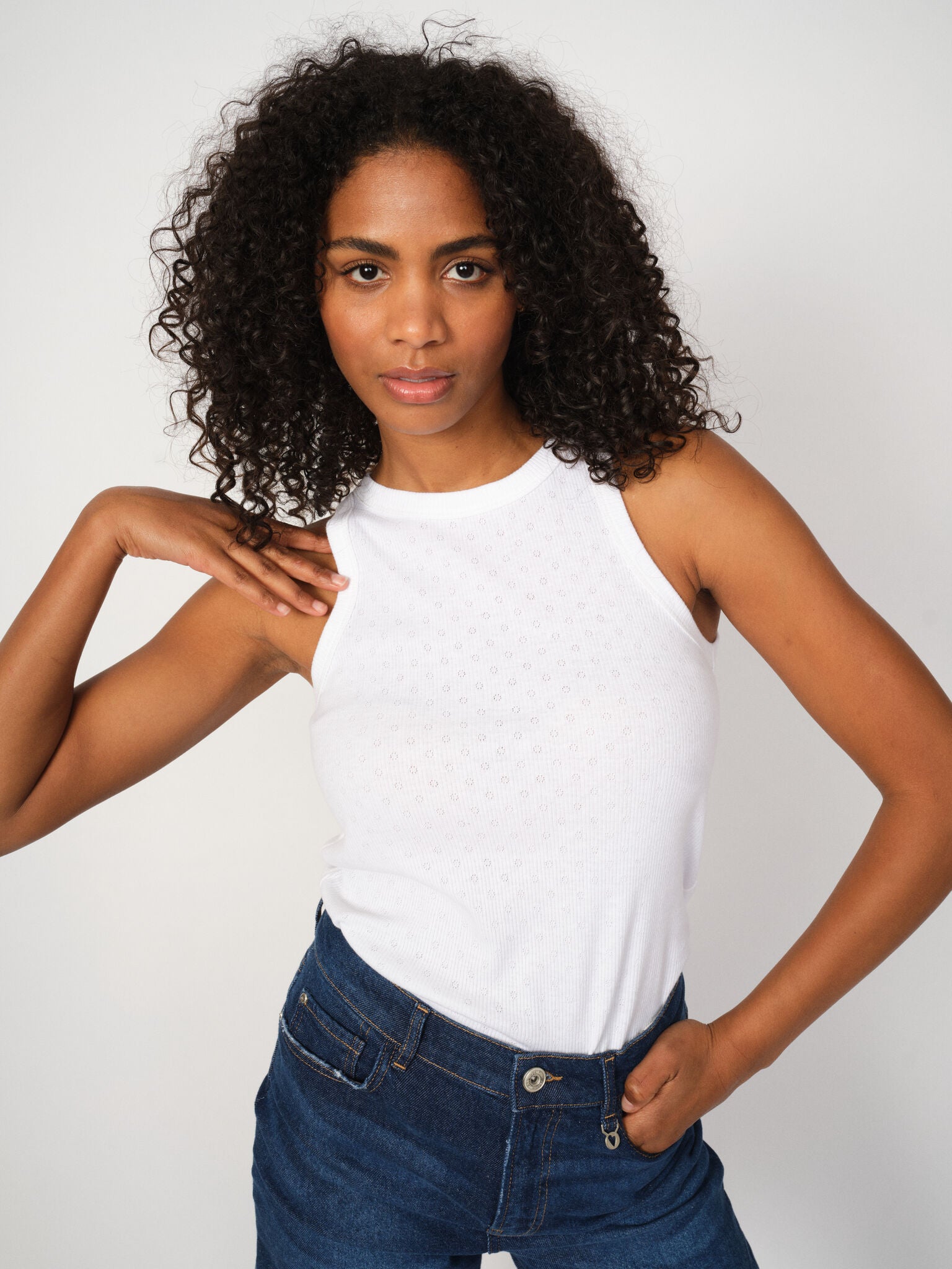 MMLago Tank – hvid ribbet basistop | Mos Mosh