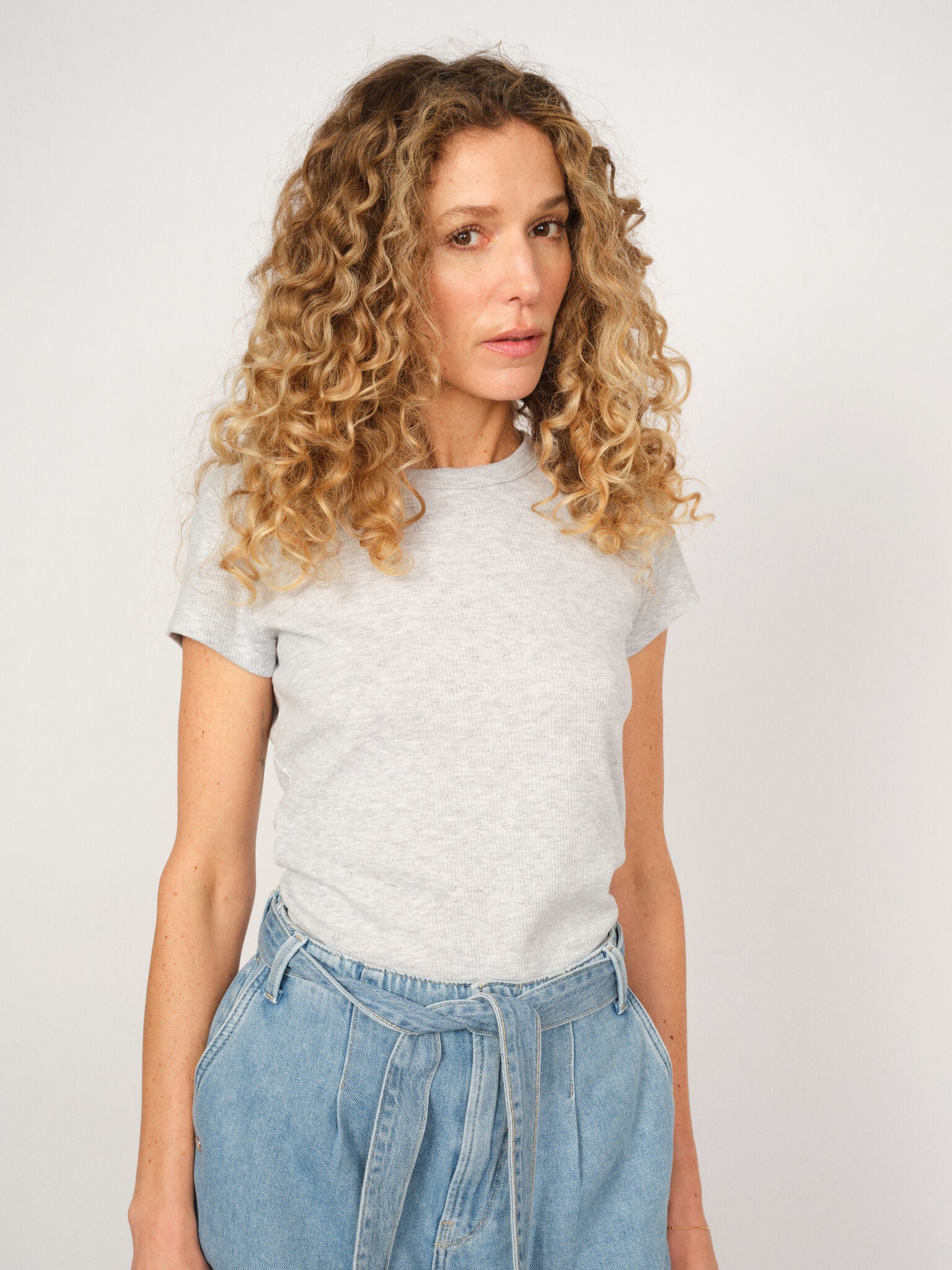 MMLago O-SS Tee – hvid basic T-shirt i ribbet bomuld fra Mos Mosh