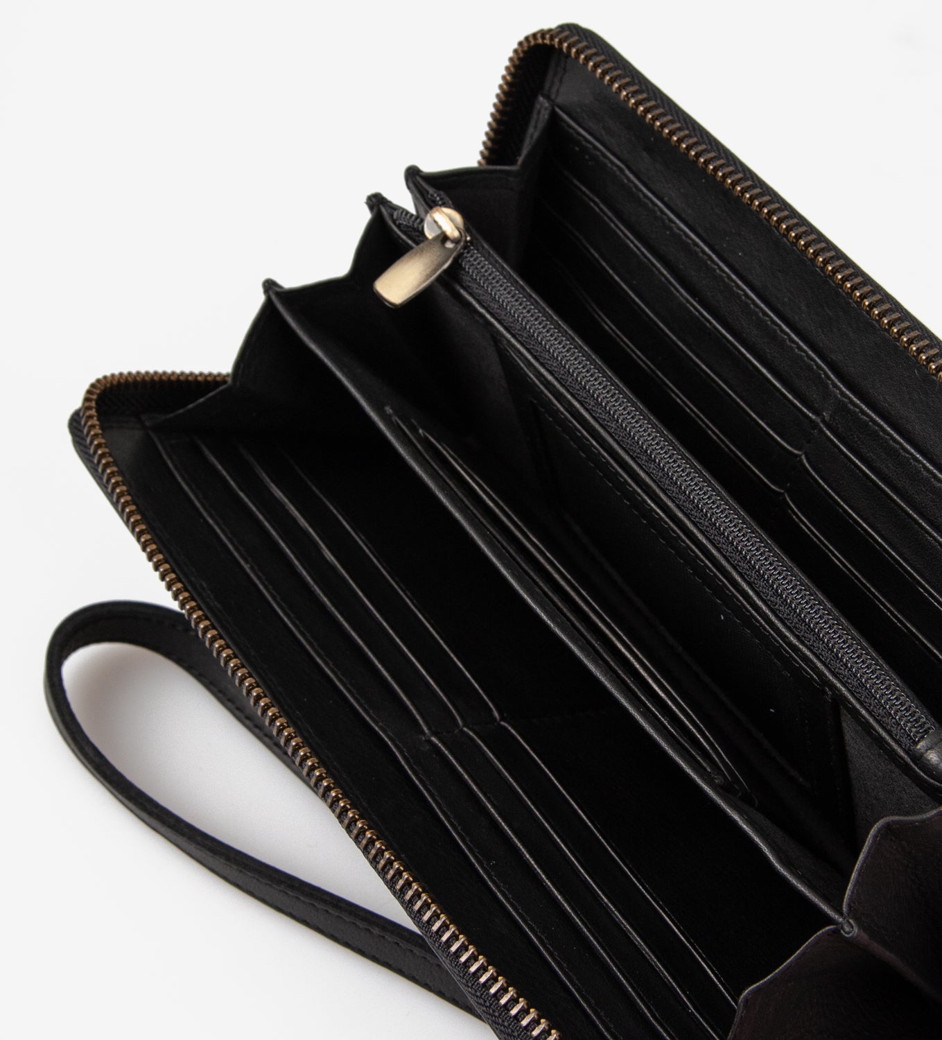 Treats Raja Pung i Sort – Elegant Læderpung med Lynlås og Rem