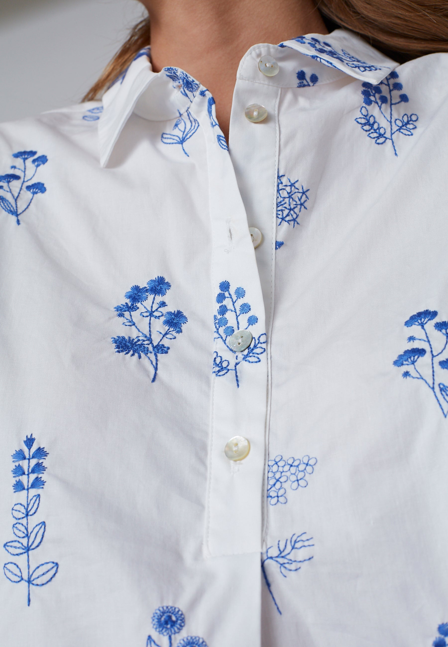 Love&divine Love1351 Skjorte – Hvid med Blå