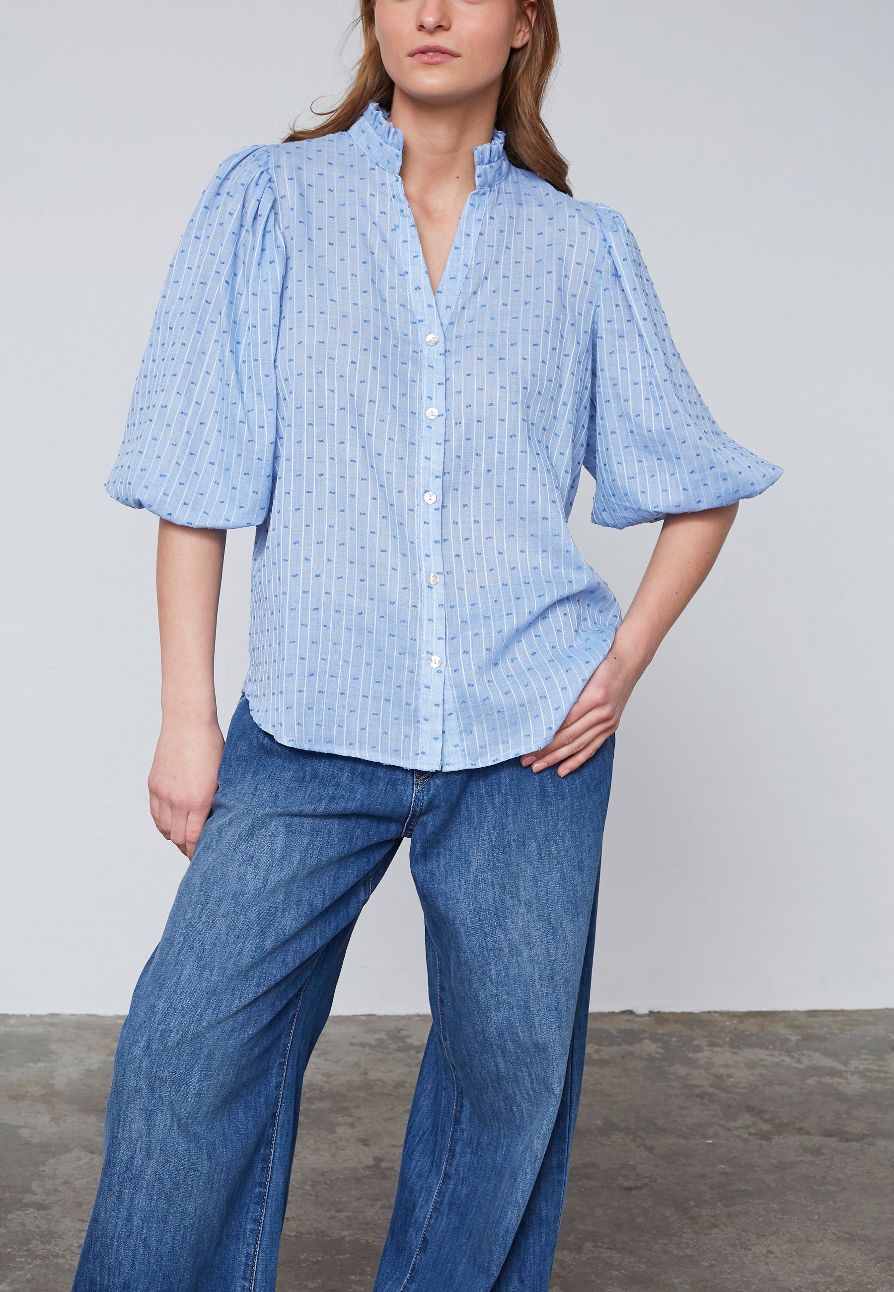 Love&divine Love456-7 Skjorte – Lyseblå med Dots