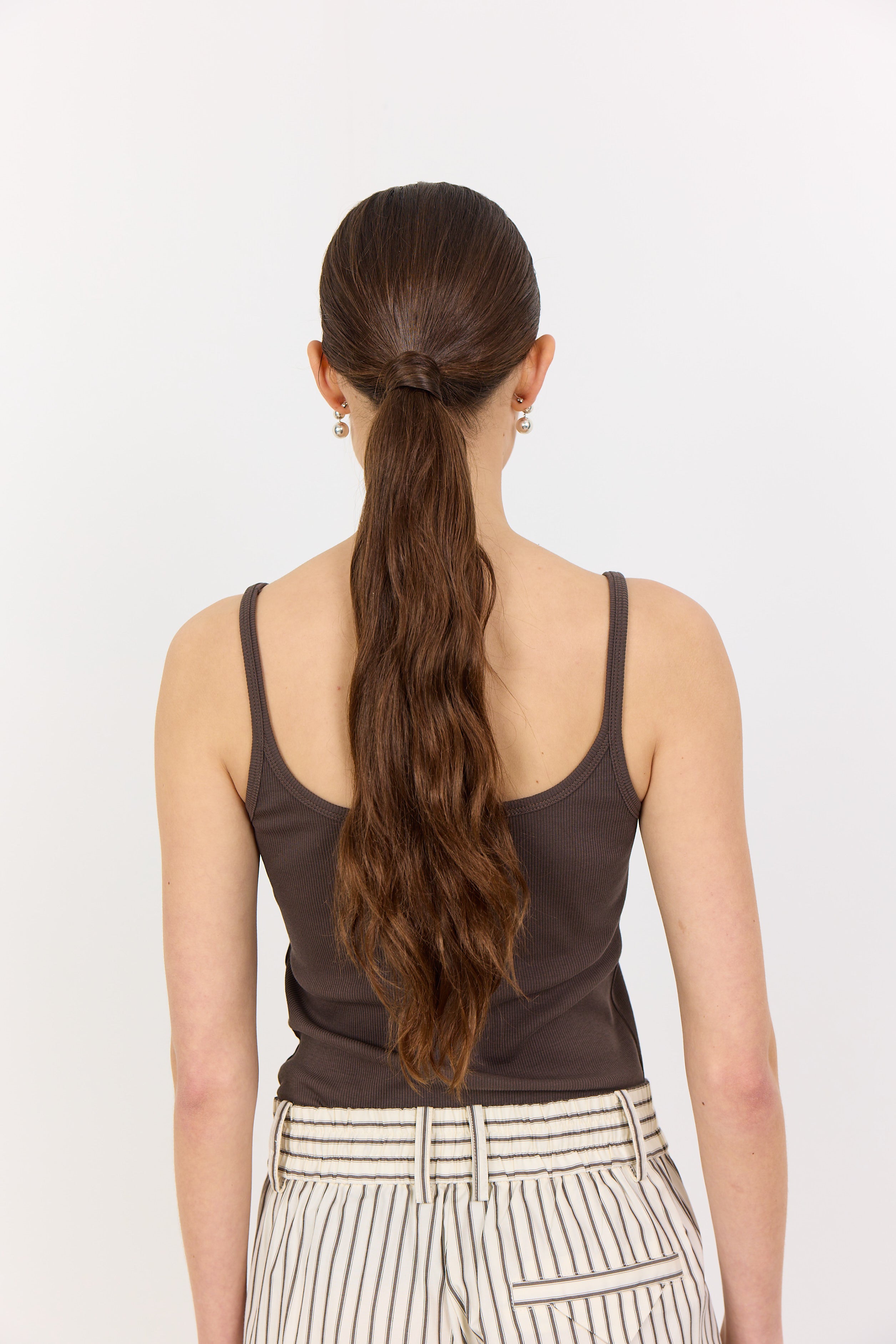 LR-Numbia 14 Tanktop i Mørkebrun – Leveté Room