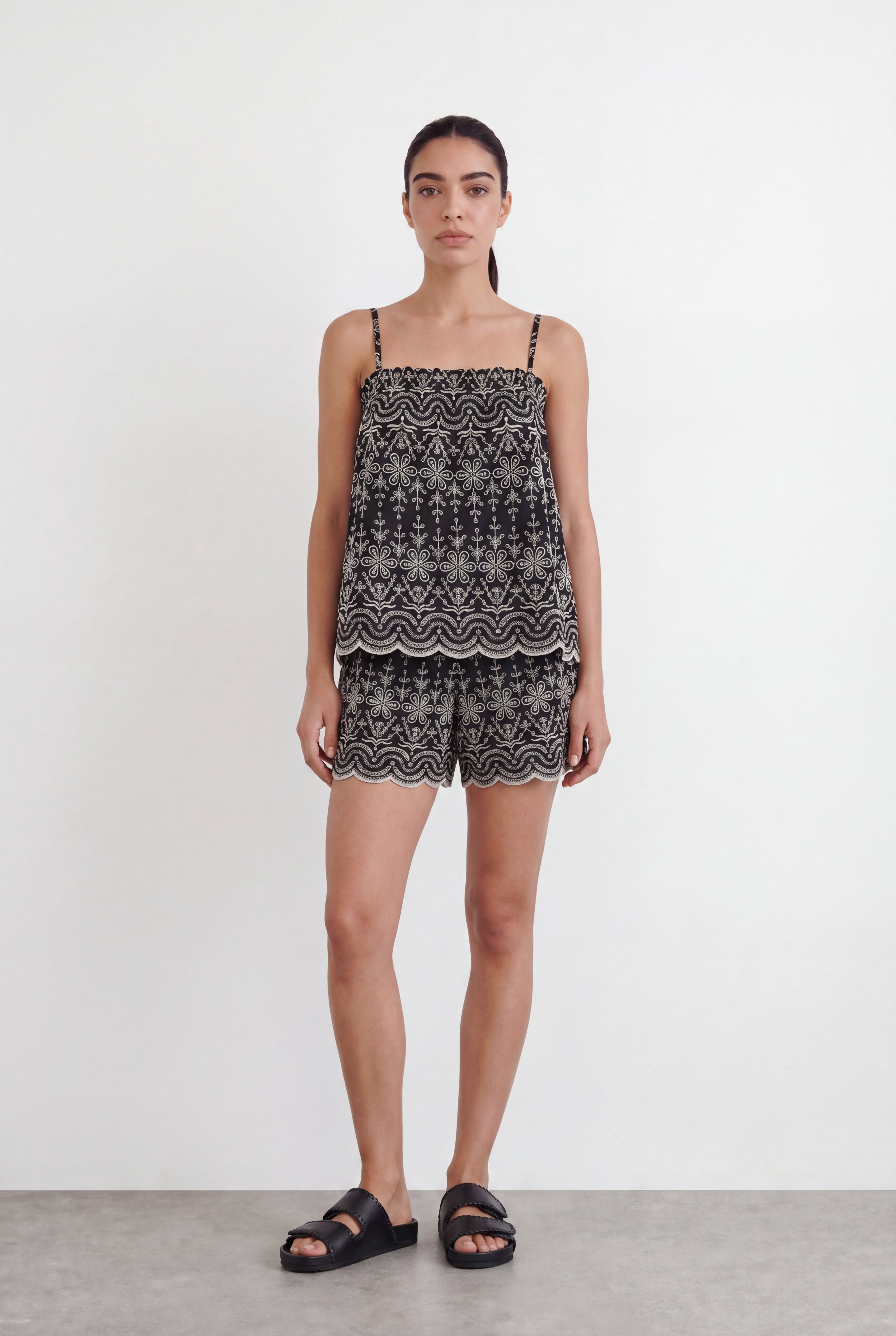 Leveté Room - LR-Rosalina 2 shorts i sort