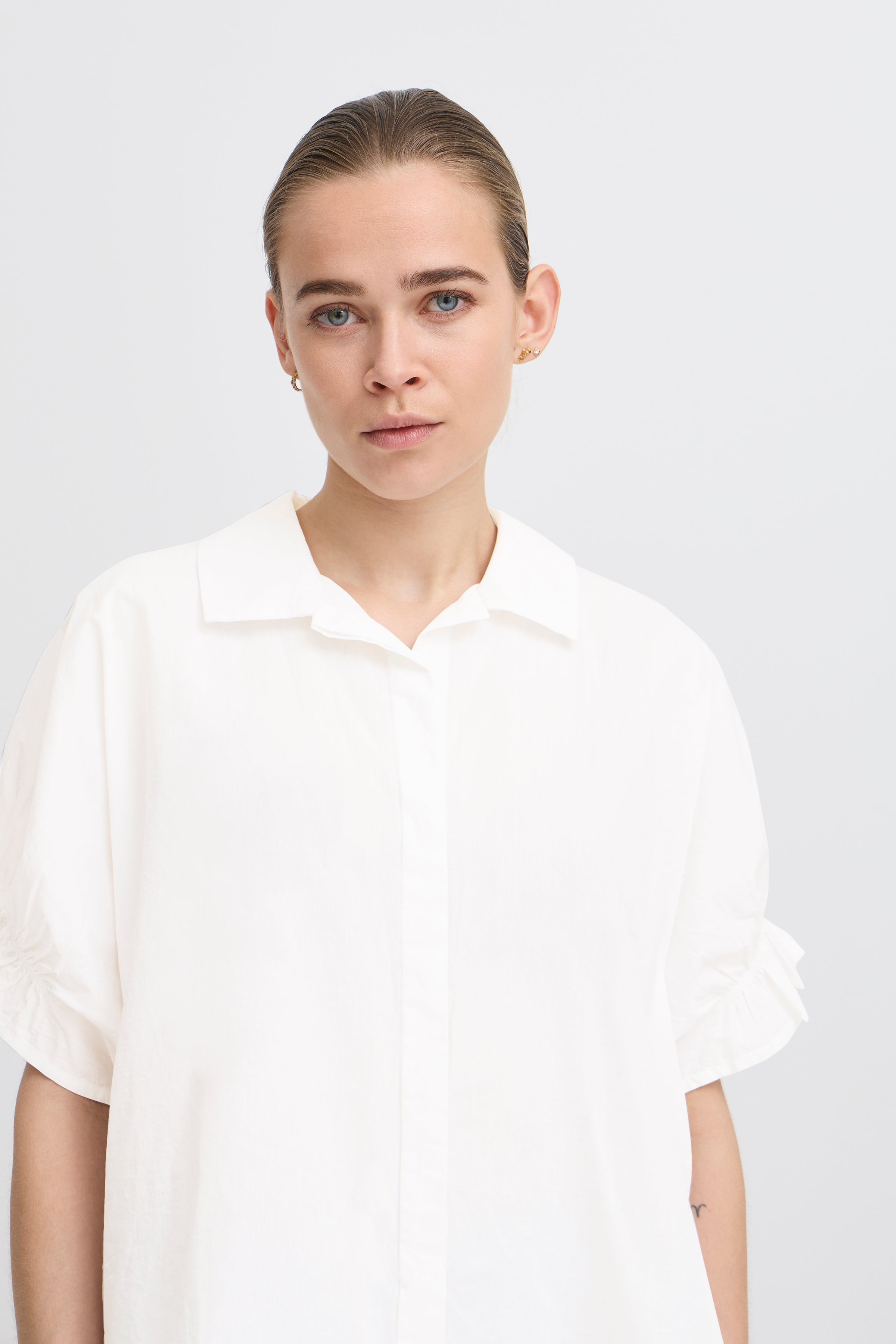 IHSami Shirt i hvid – Let skjorte med feminine flæser