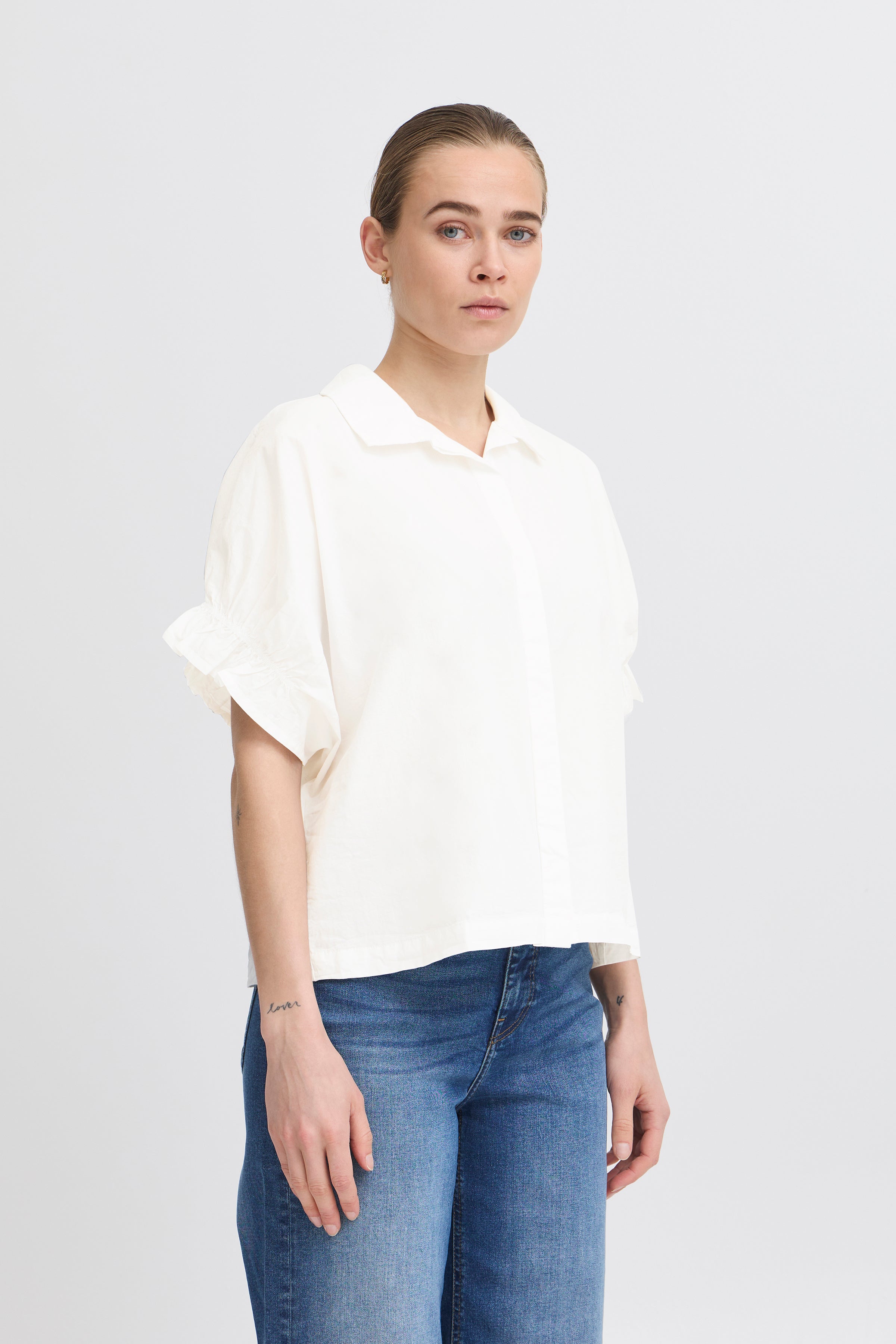 IHSami Shirt i hvid – Let skjorte med feminine flæser