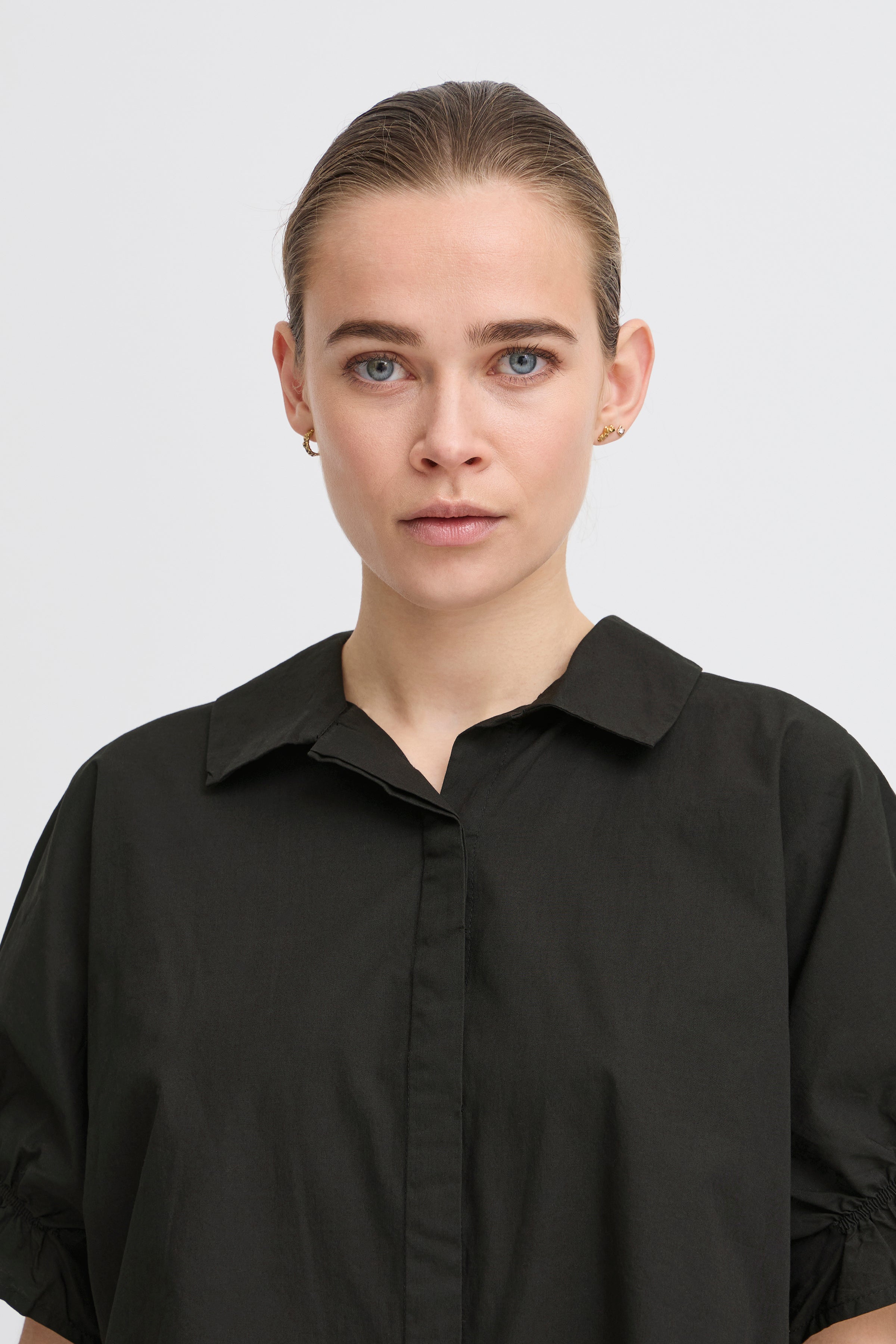 IHSami Shirt i sort – Let skjorte med feminine flæser