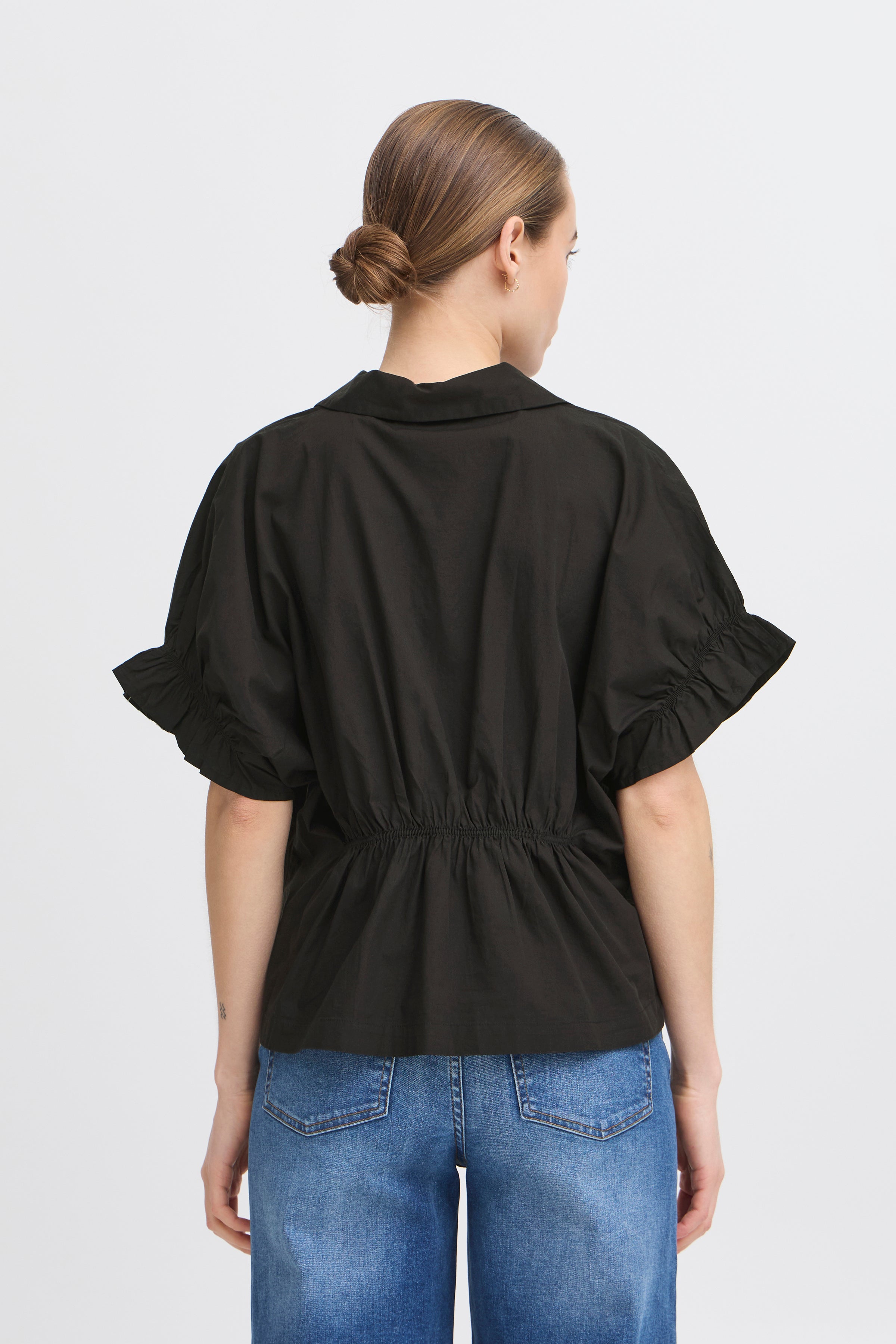 IHSami Shirt i sort – Let skjorte med feminine flæser