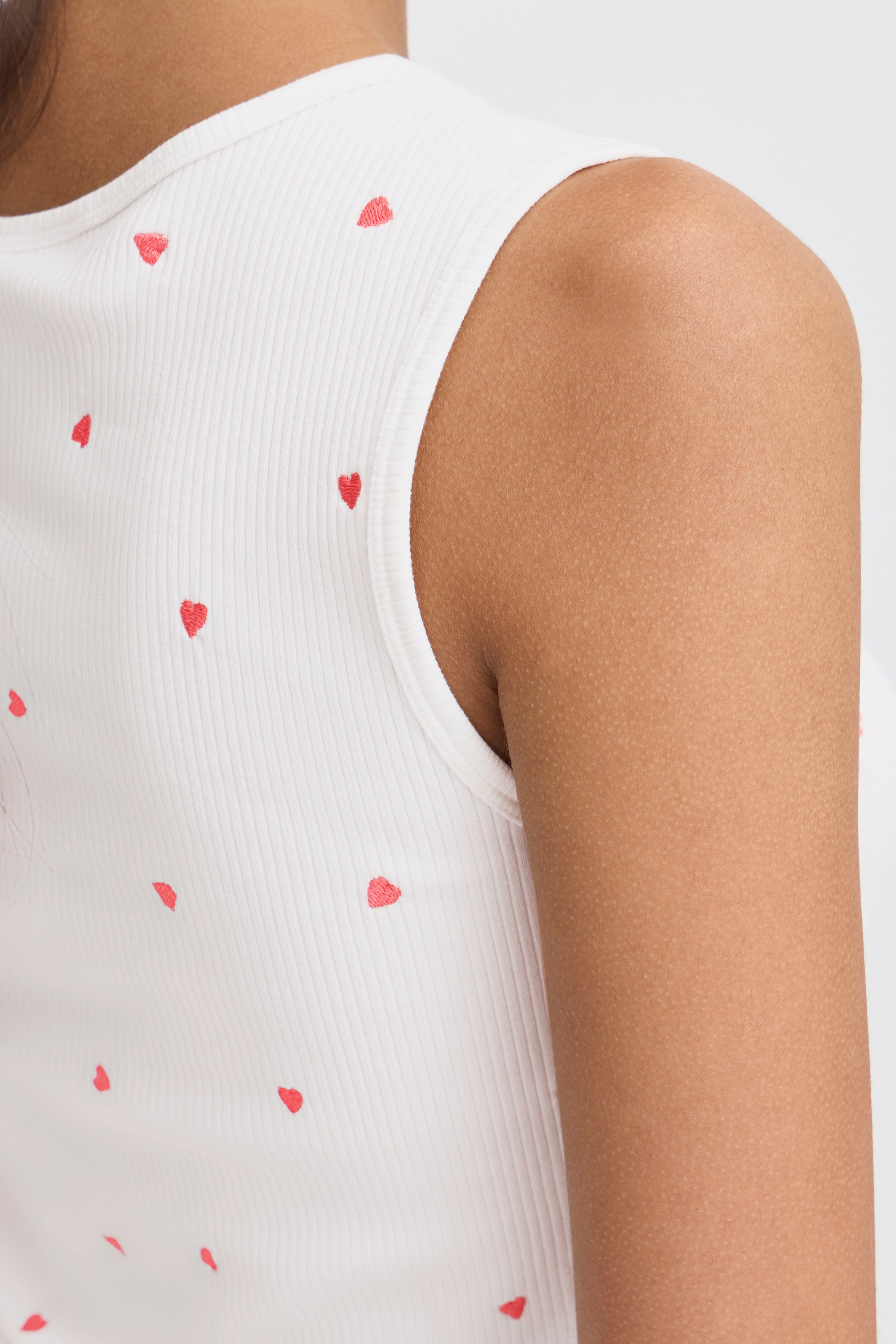 IHPalma Top med Røde Hjerter – Ichi