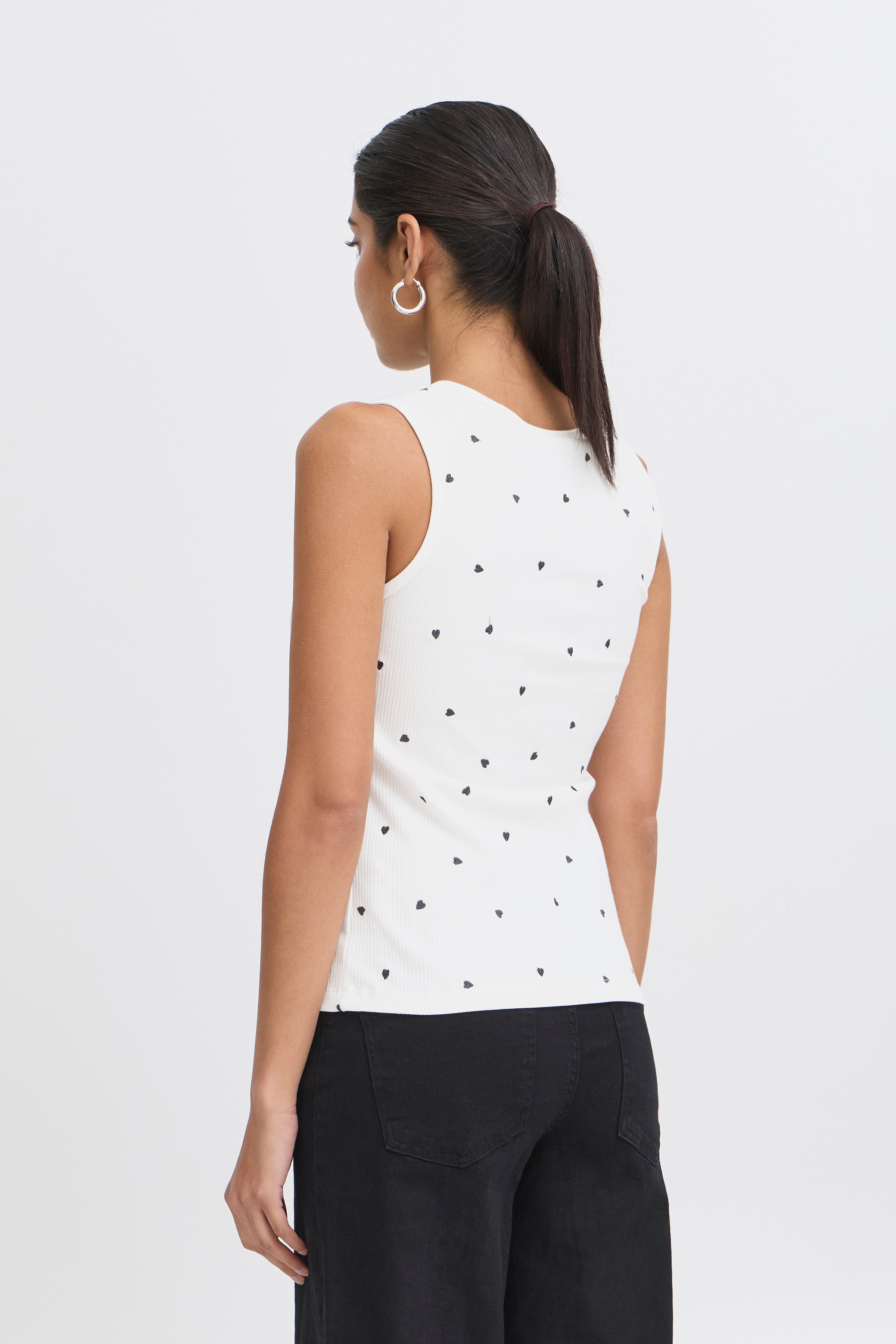 IHPalma Top med Sorte Hjerter – Ichi