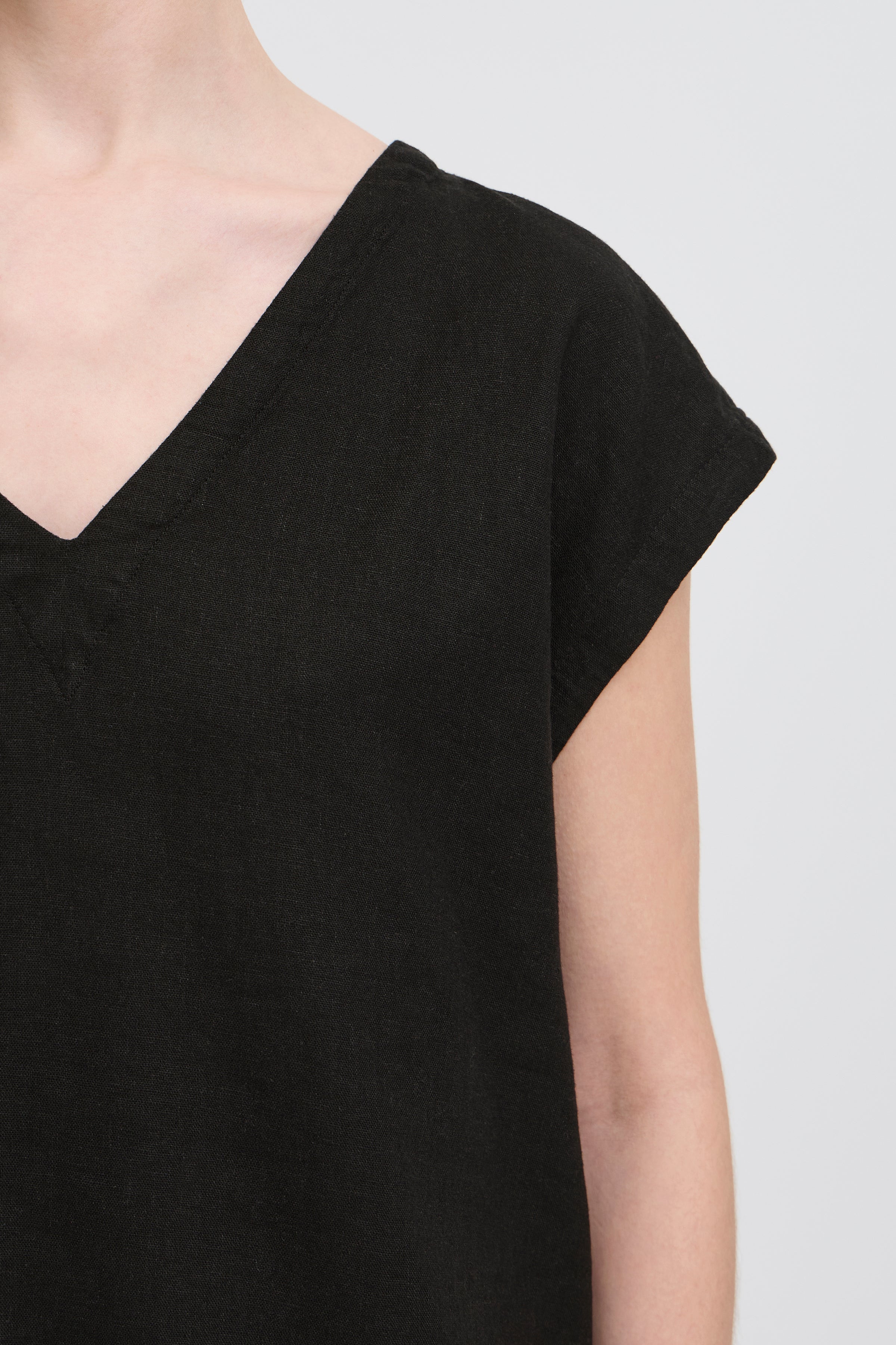 IHLinno V-Bluse, sort