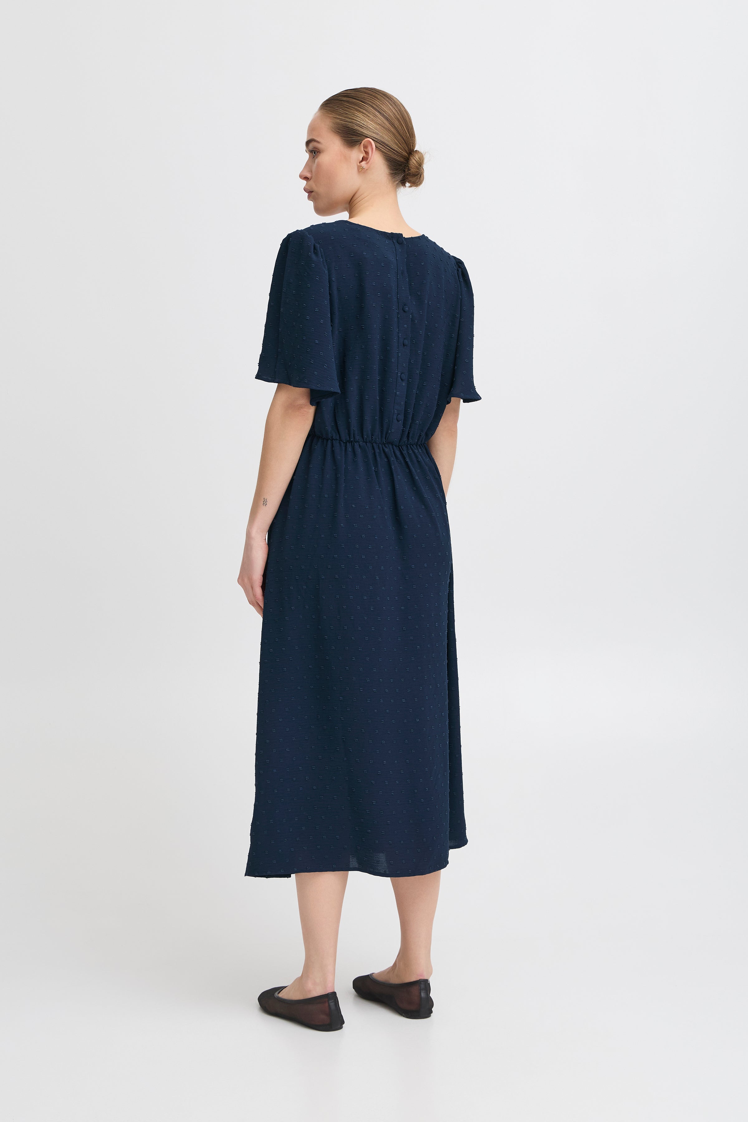 Ichi IHZabby Kjole – Navy Kjole med Elegant Fald
