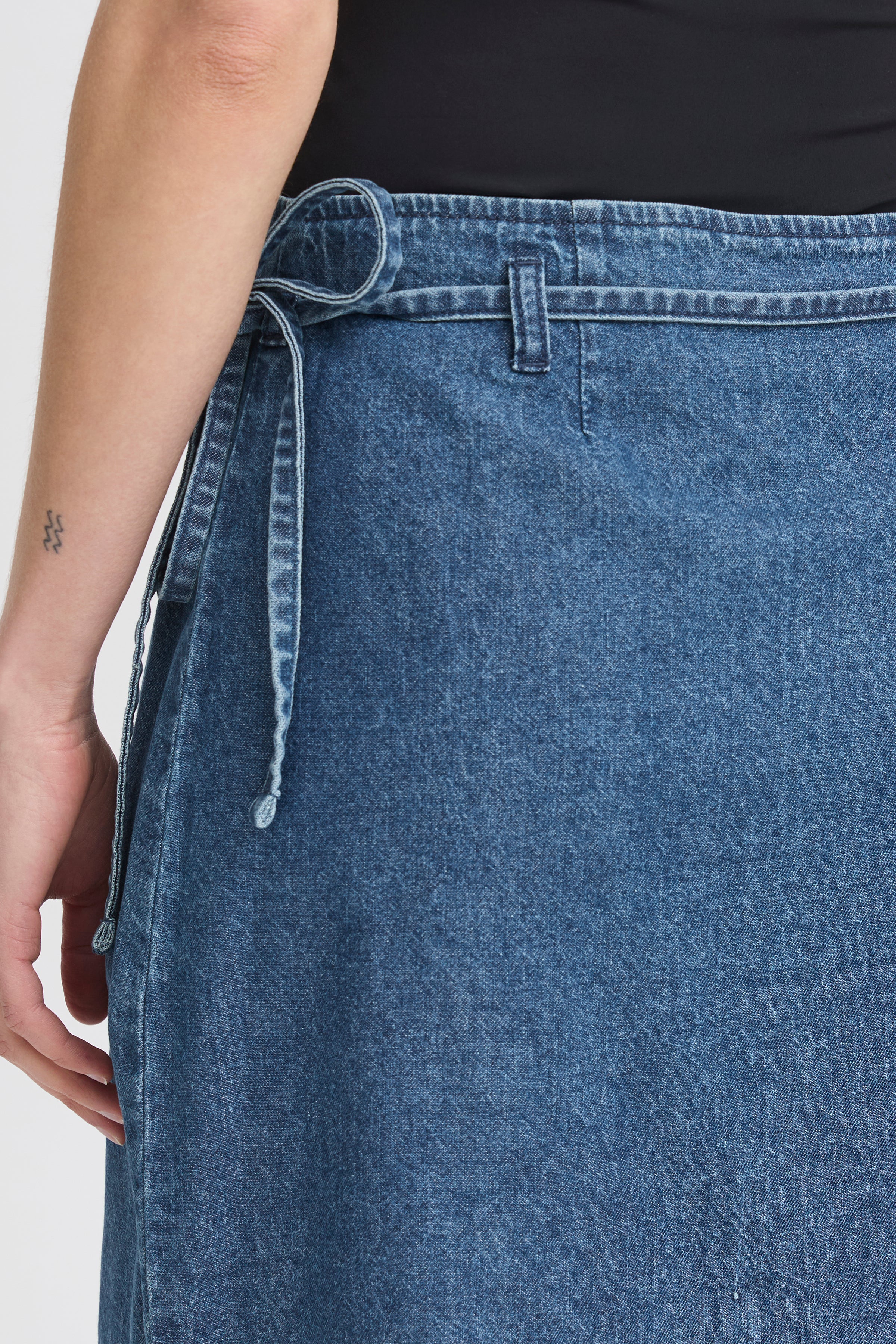 ICHI IHDallas Skirt – Kort slå-om nederdel i denim
