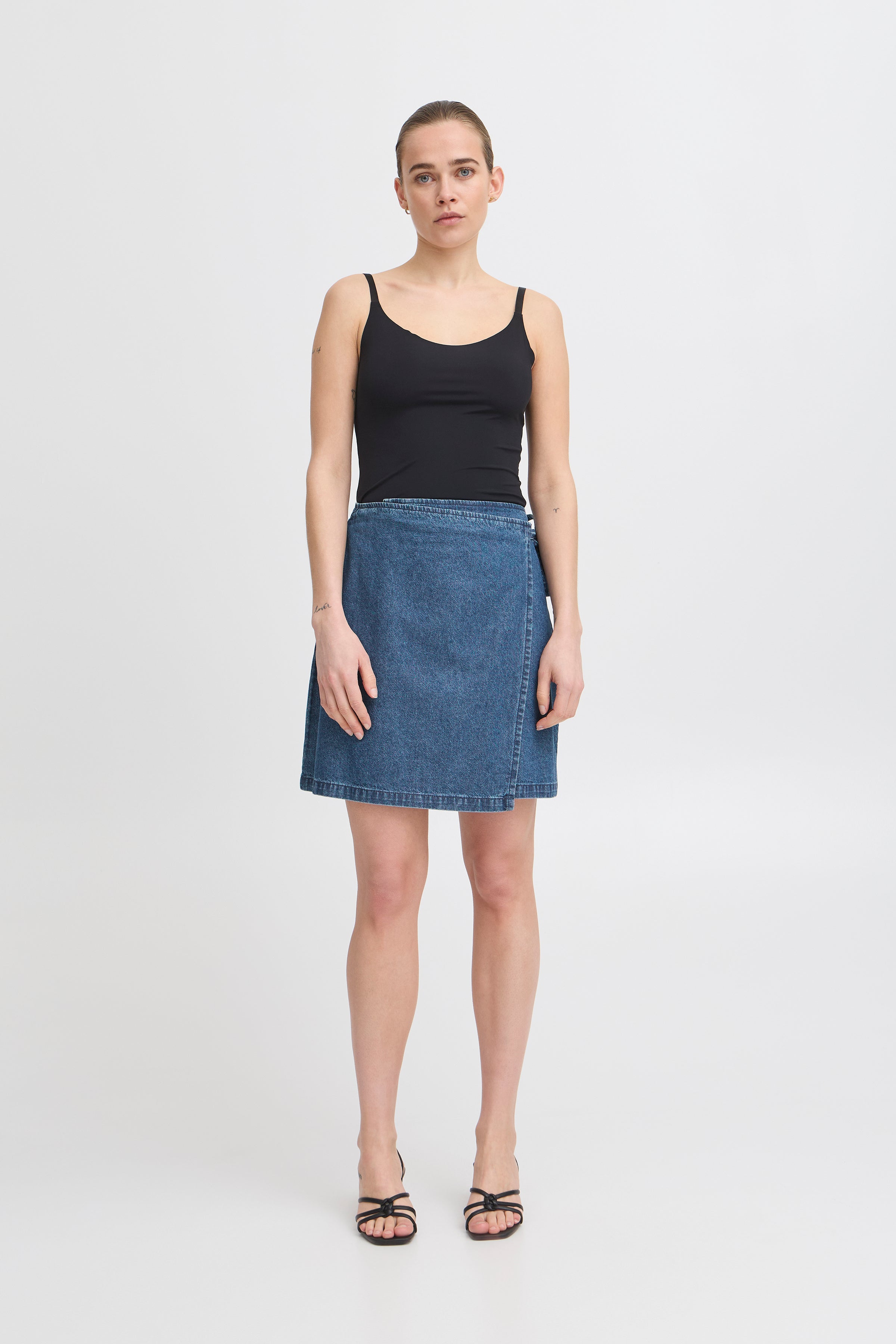 ICHI IHDallas Skirt – Kort slå-om nederdel i denim