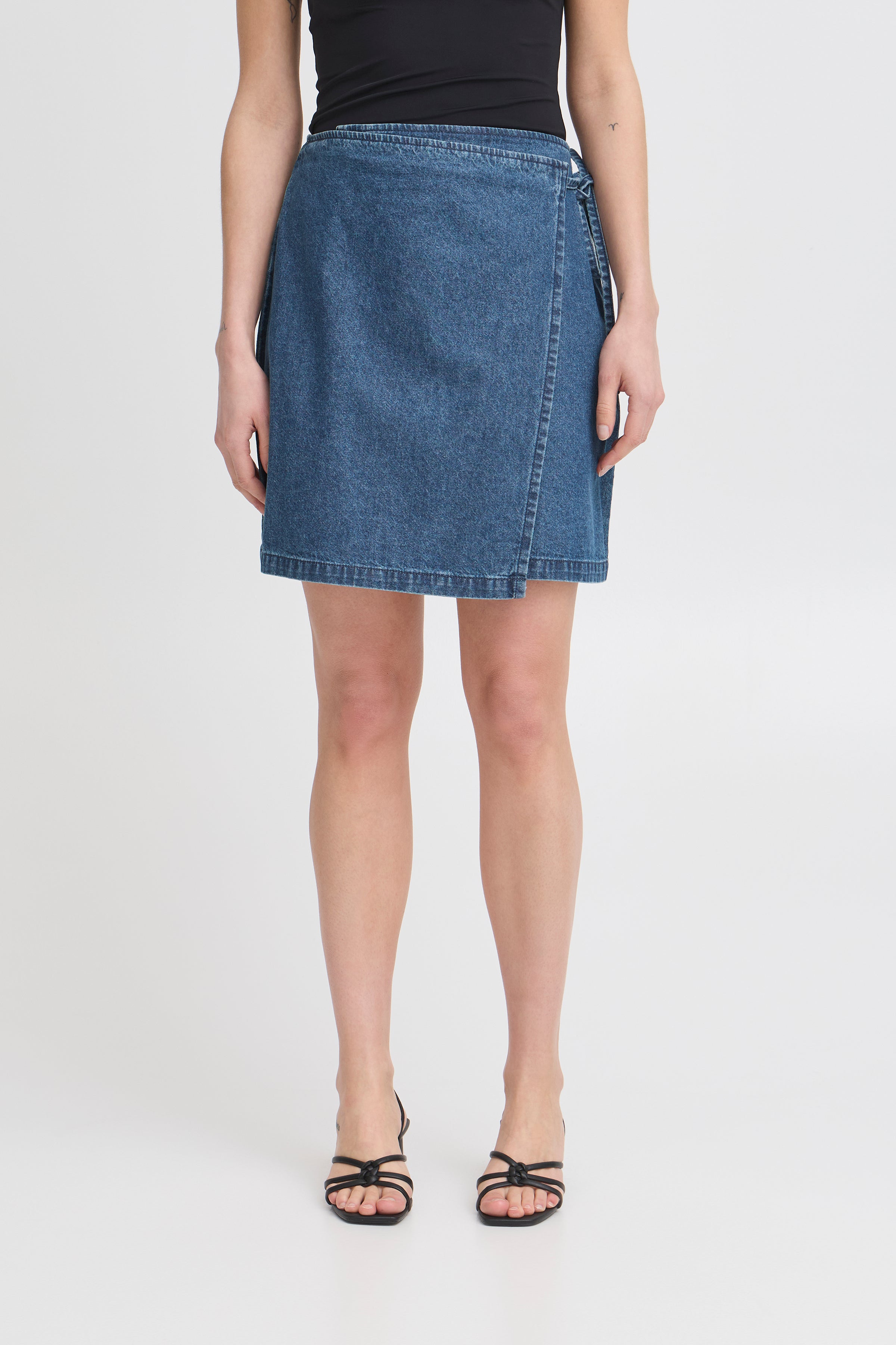 ICHI IHDallas Skirt – Kort slå-om nederdel i denim