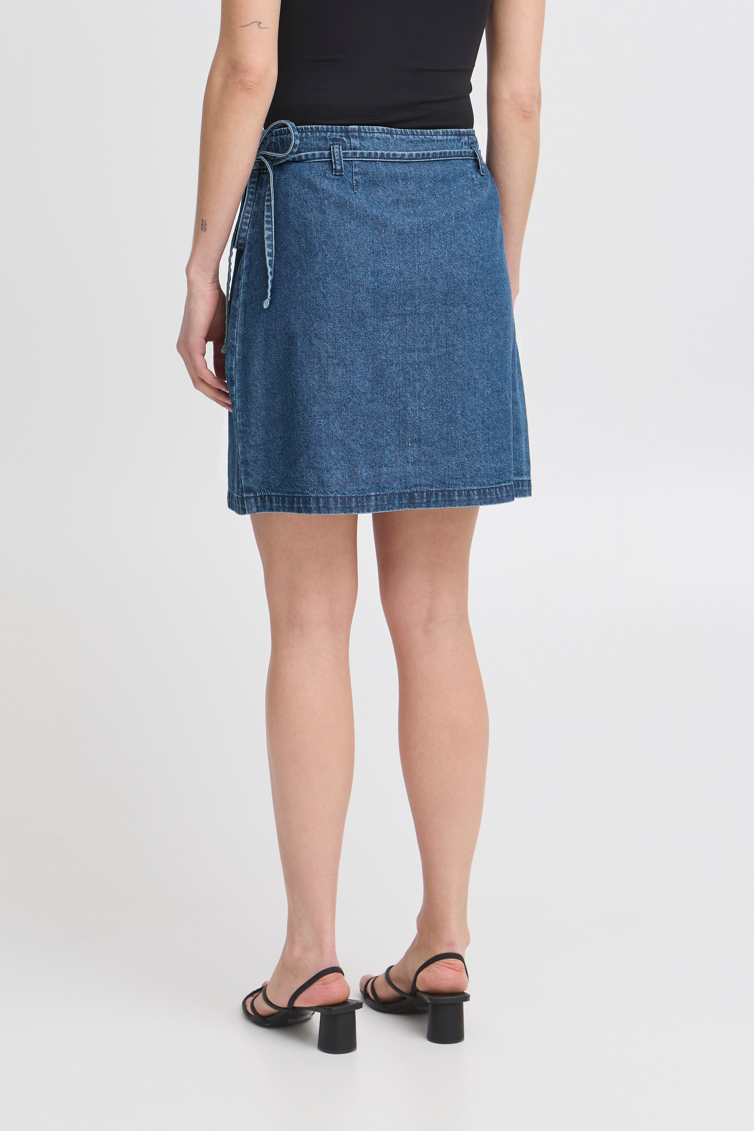 ICHI IHDallas Skirt – Kort slå-om nederdel i denim