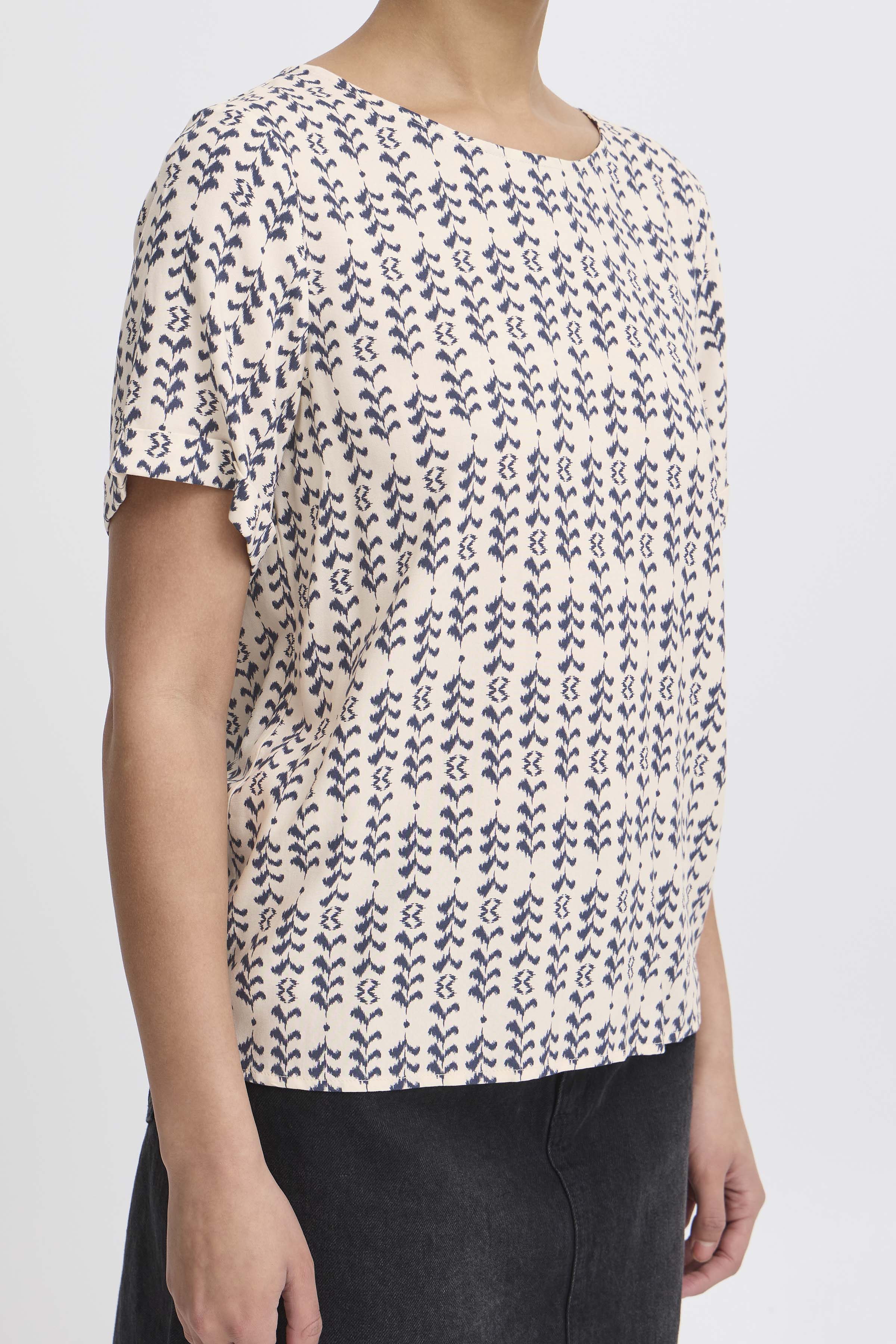 IHVERA Top fra ICHI – Birch Ikat Stripe