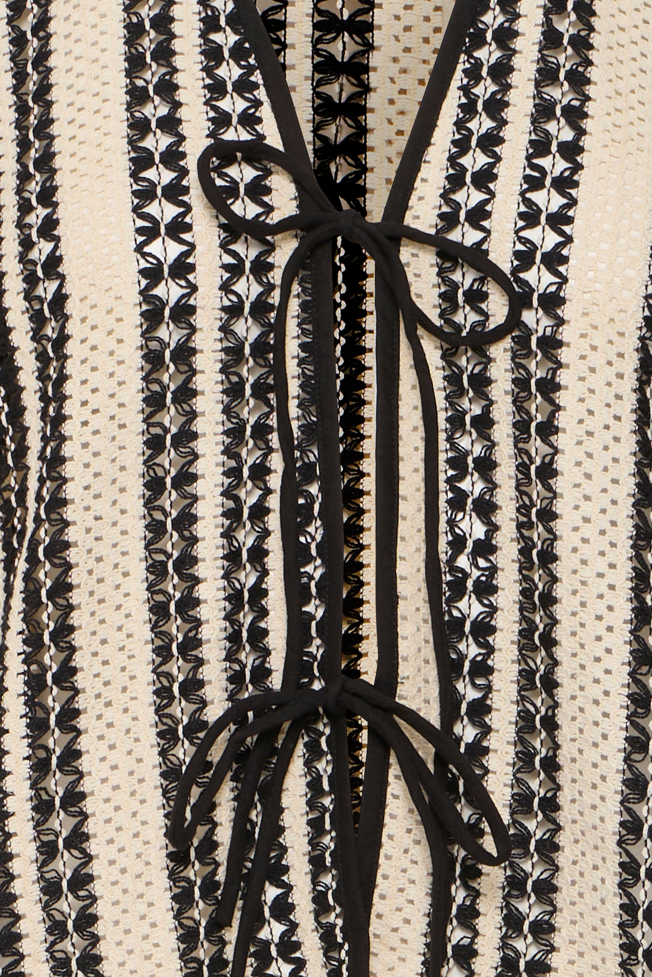 IAWinnia Kimono – let kimono med sort mønster i 100% bomuld fra Ichi