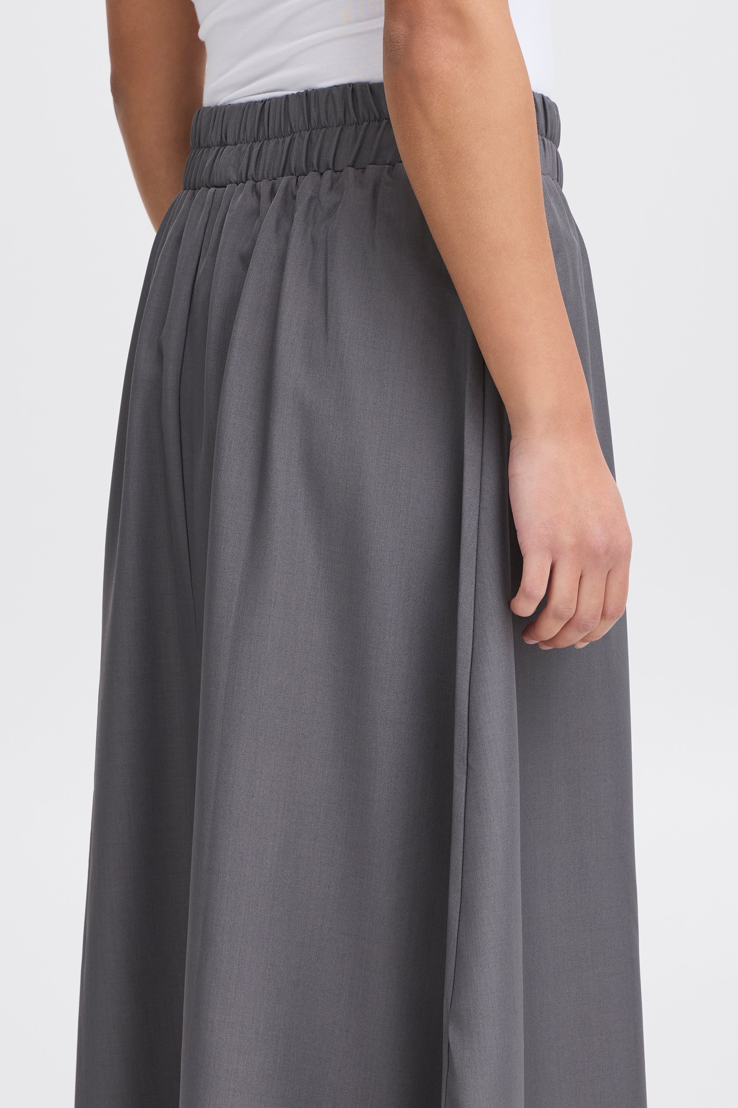 IXDorthea Nederdel, Grå