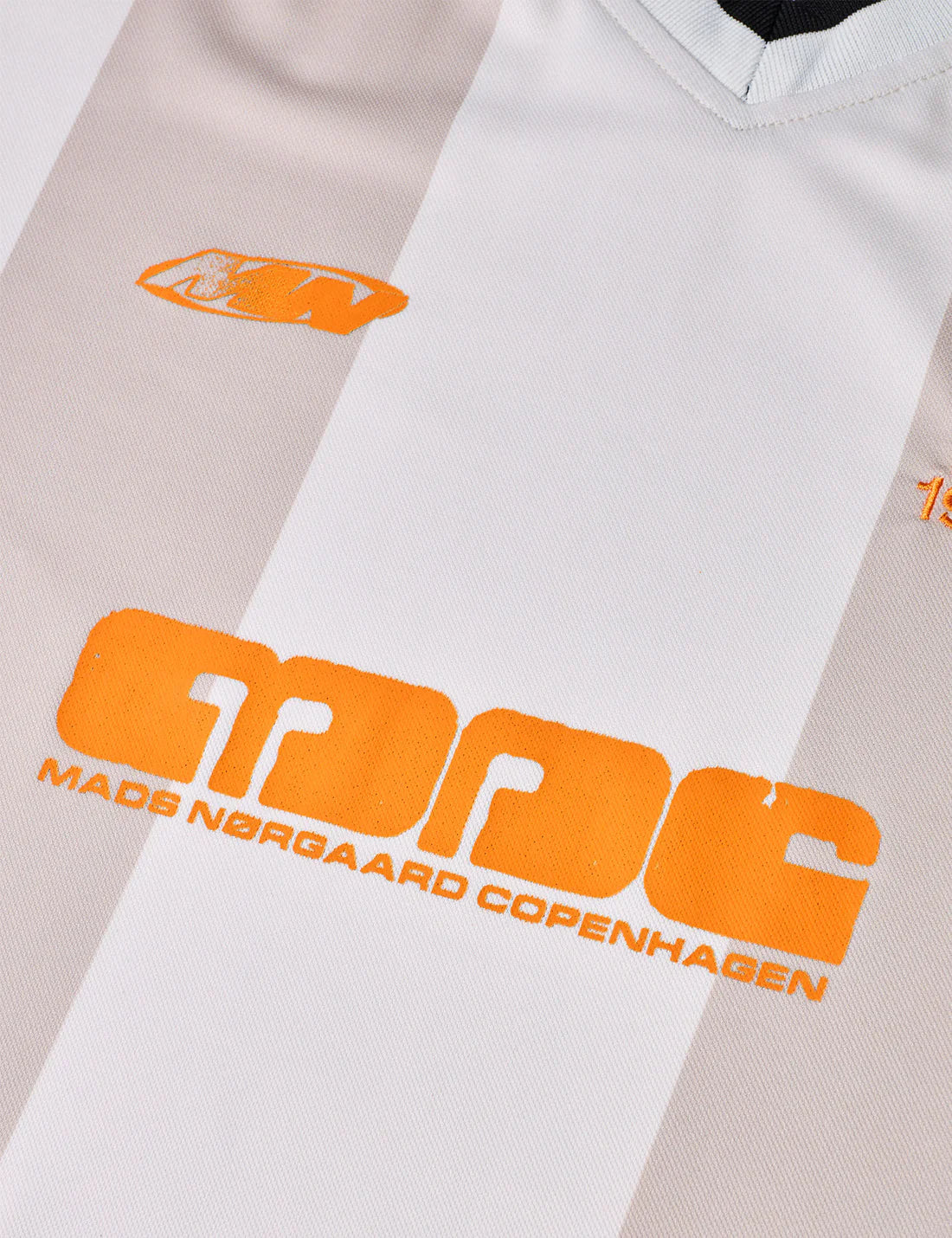Mads Nørgaard - Sport Football Tee i Oatmeal