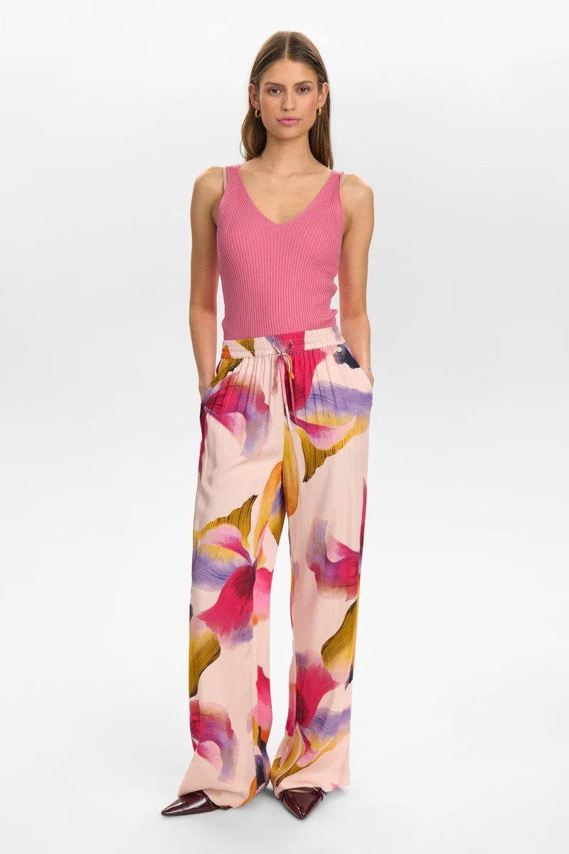 NUBotanica Pants – vidde bukser med blomsterprint i 100% viskose fra Nümph