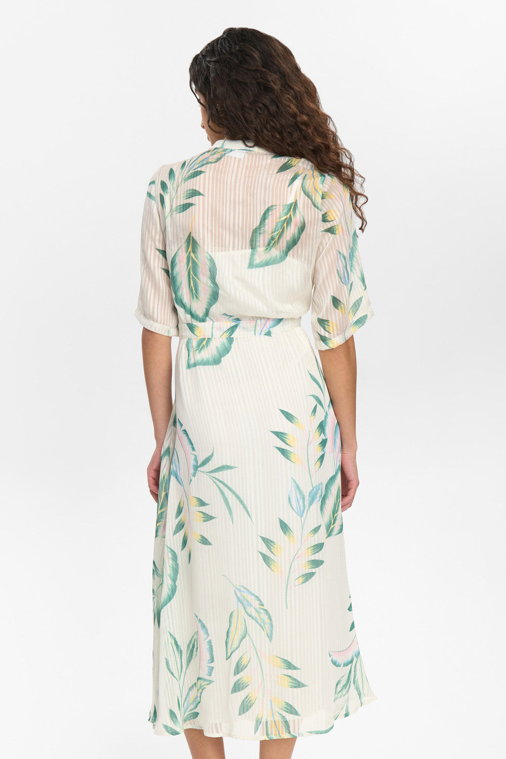 NUKyndall Dress – Bladprintet Kjole fra Nümph