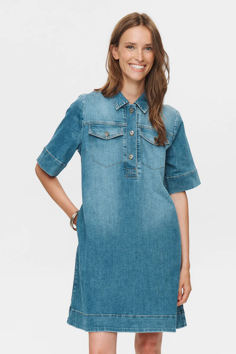 NUParis Dress fra Nümph – Skjortekjole i Denimlook