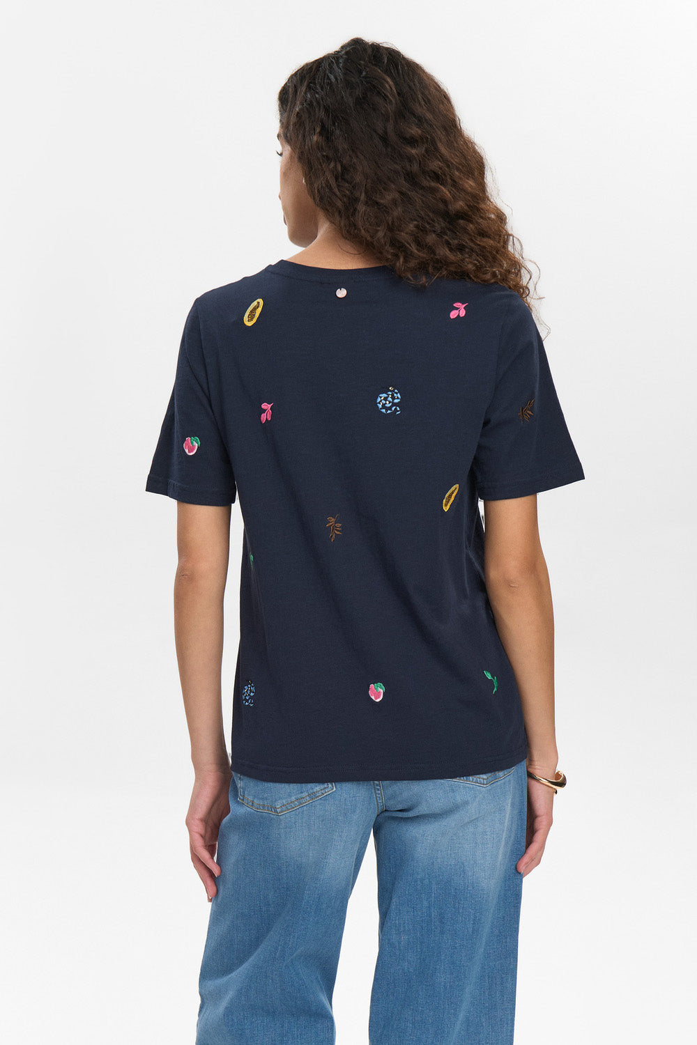 NUZoey T-shirt fra Nümph – Navy T-shirt med Broderi