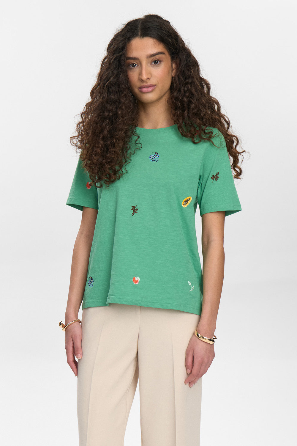 NUZoey T-shirt fra Nümph – Grøn T-shirt med Broderi