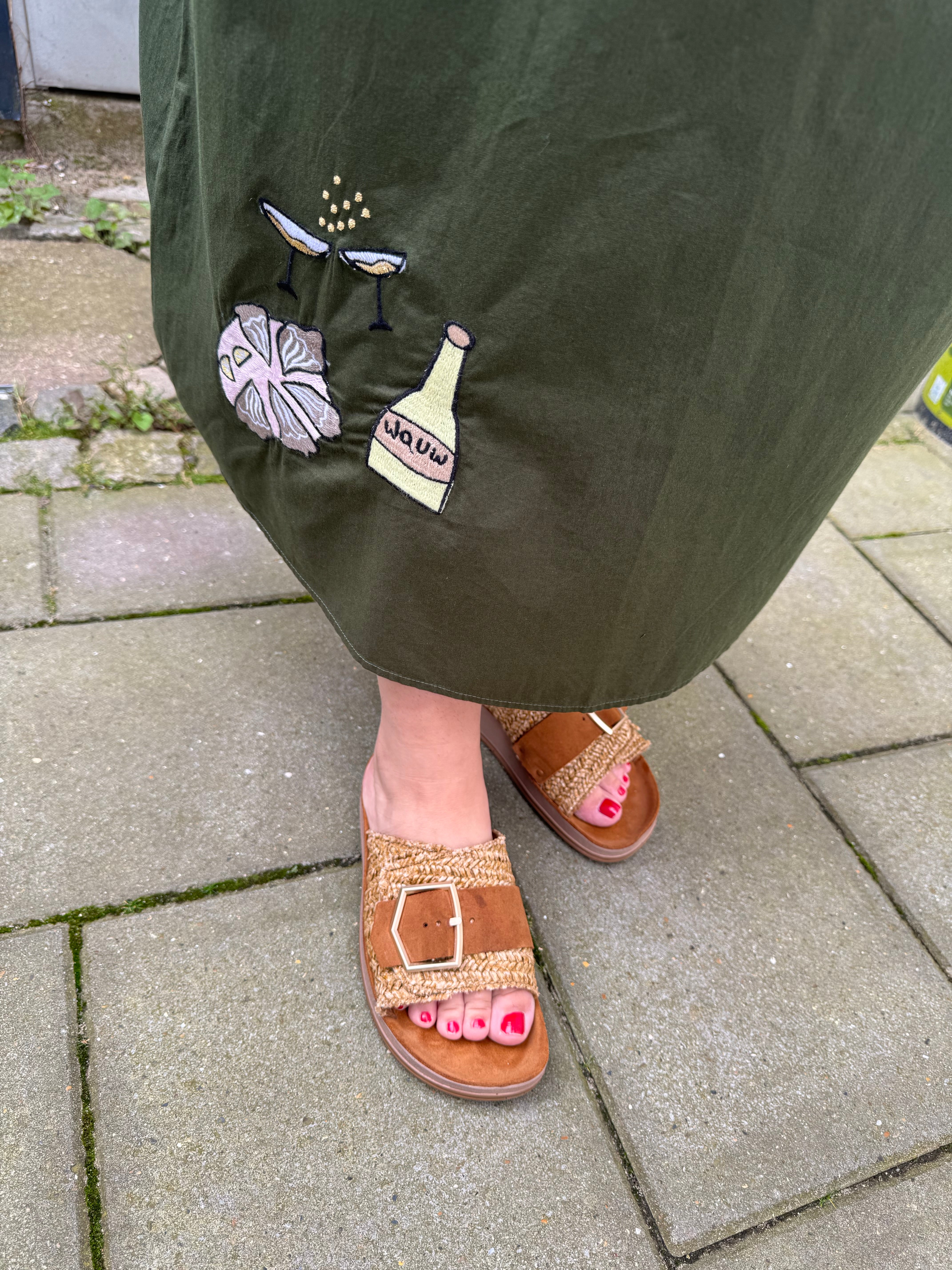 Oyster Dress i Army - Kjole med Broderi fra Wauw