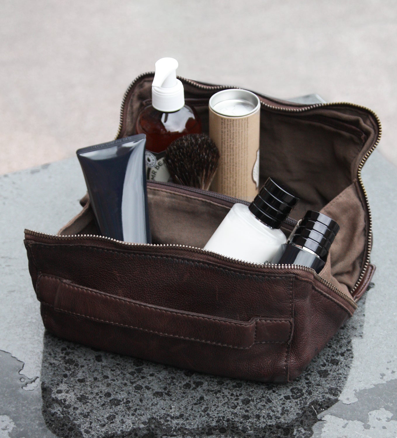 Austin toilettaske – klassisk læder toilettaske i mørkebrun fra Montana