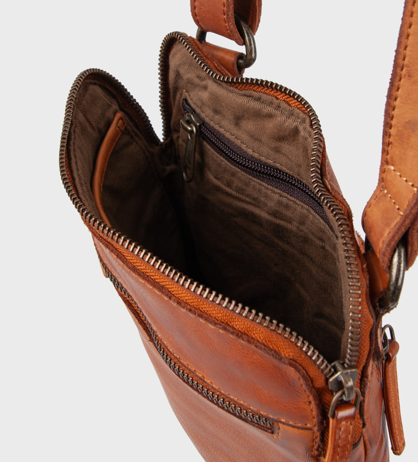 Atkins Crossbody – Lædertaske i Cognac | Montana