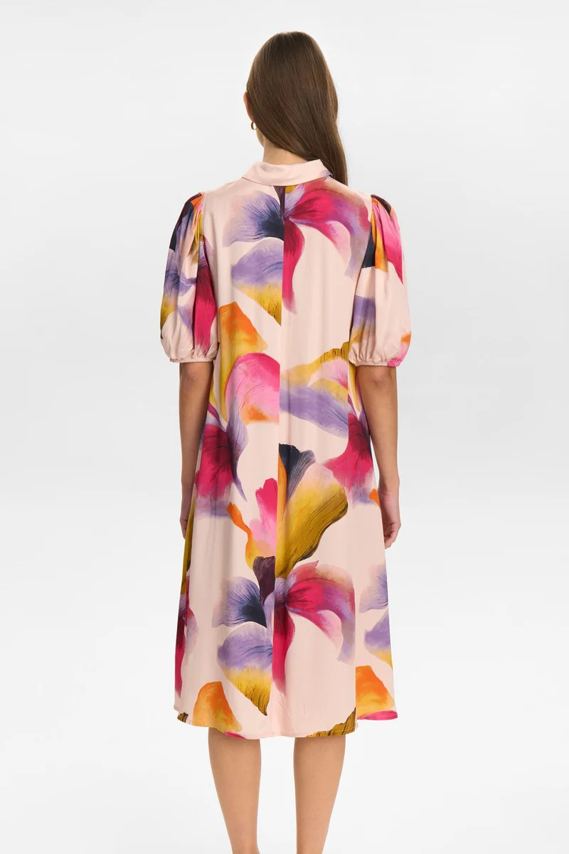 NUBotanica Dress – farverig kjole i 100% viskose fra Nümph