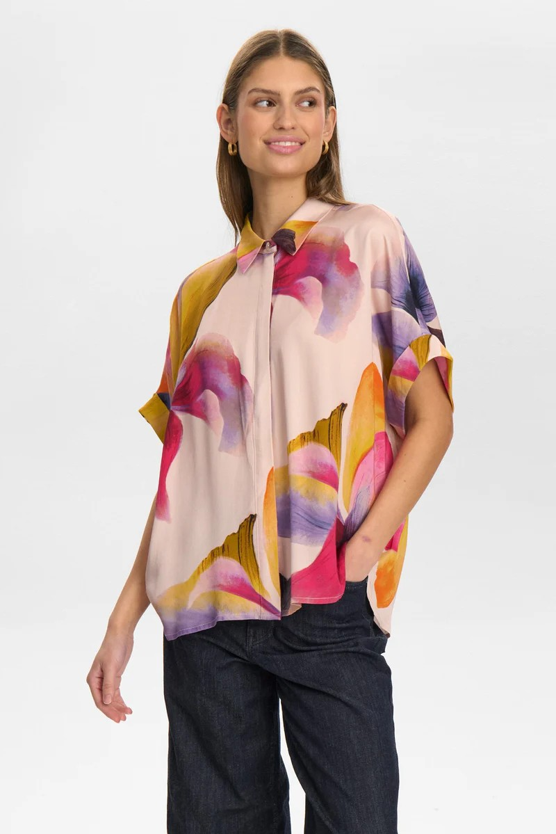 NUBotanica Shirt – farverig skjorte i 100% viskose fra Nümph