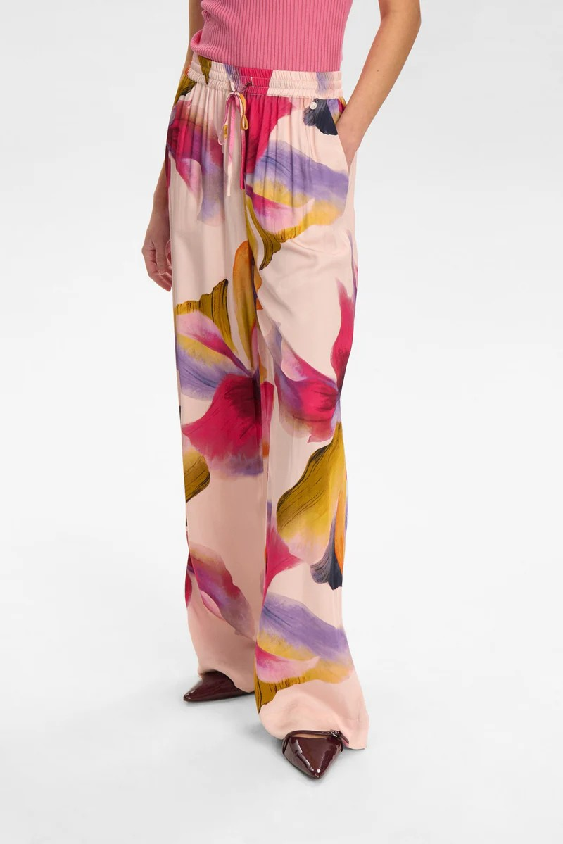 NUBotanica Pants – vidde bukser med blomsterprint i 100% viskose fra Nümph