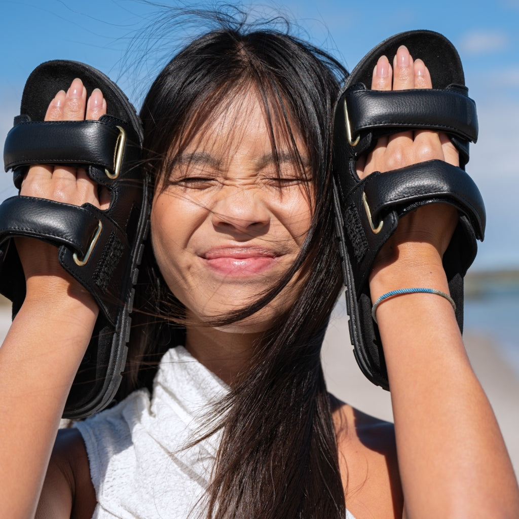 Woden Lisa Leather Sandal – Sort sandal med komfort