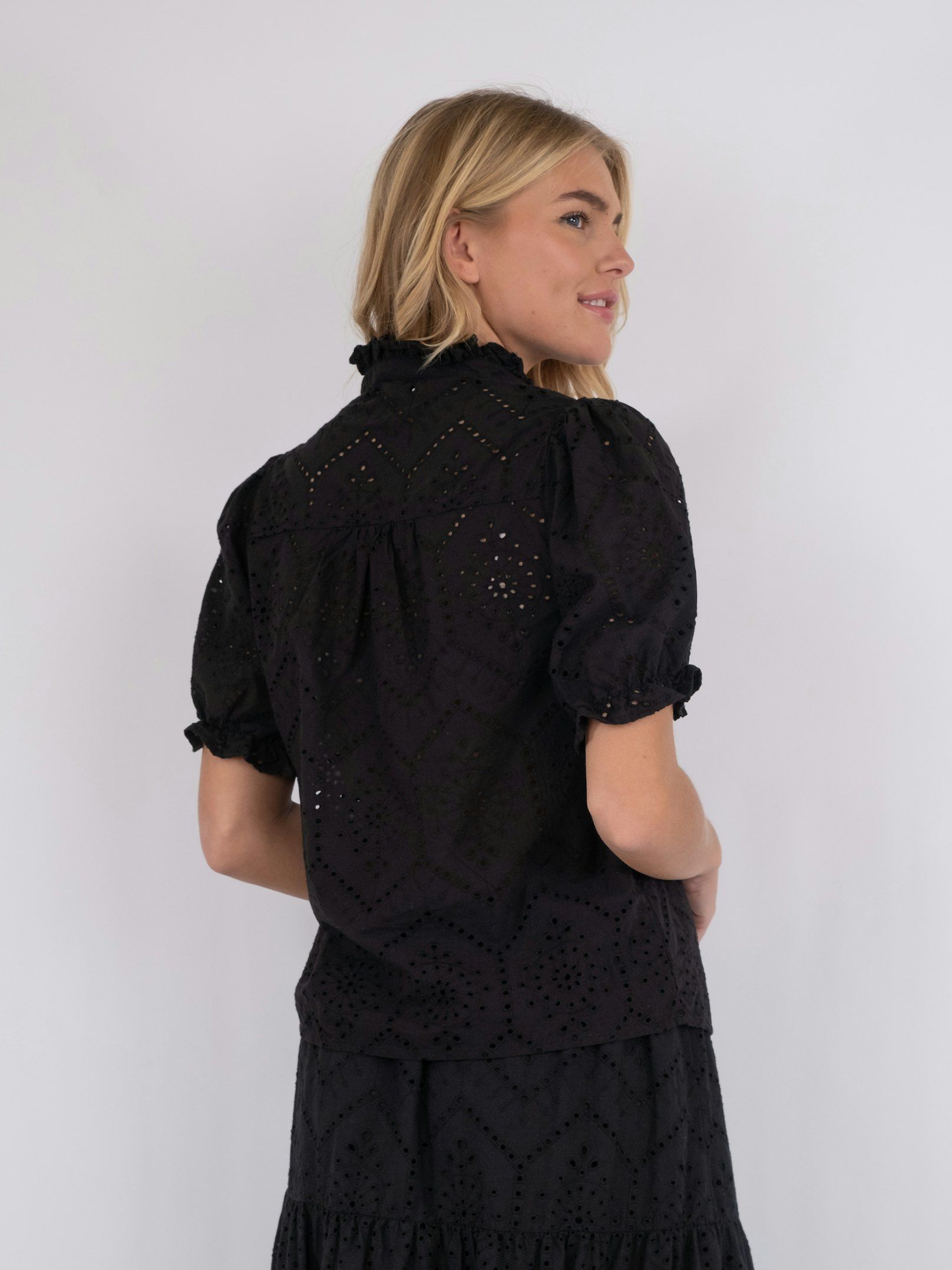 Neo Noir Odesa Embroidery Bluse