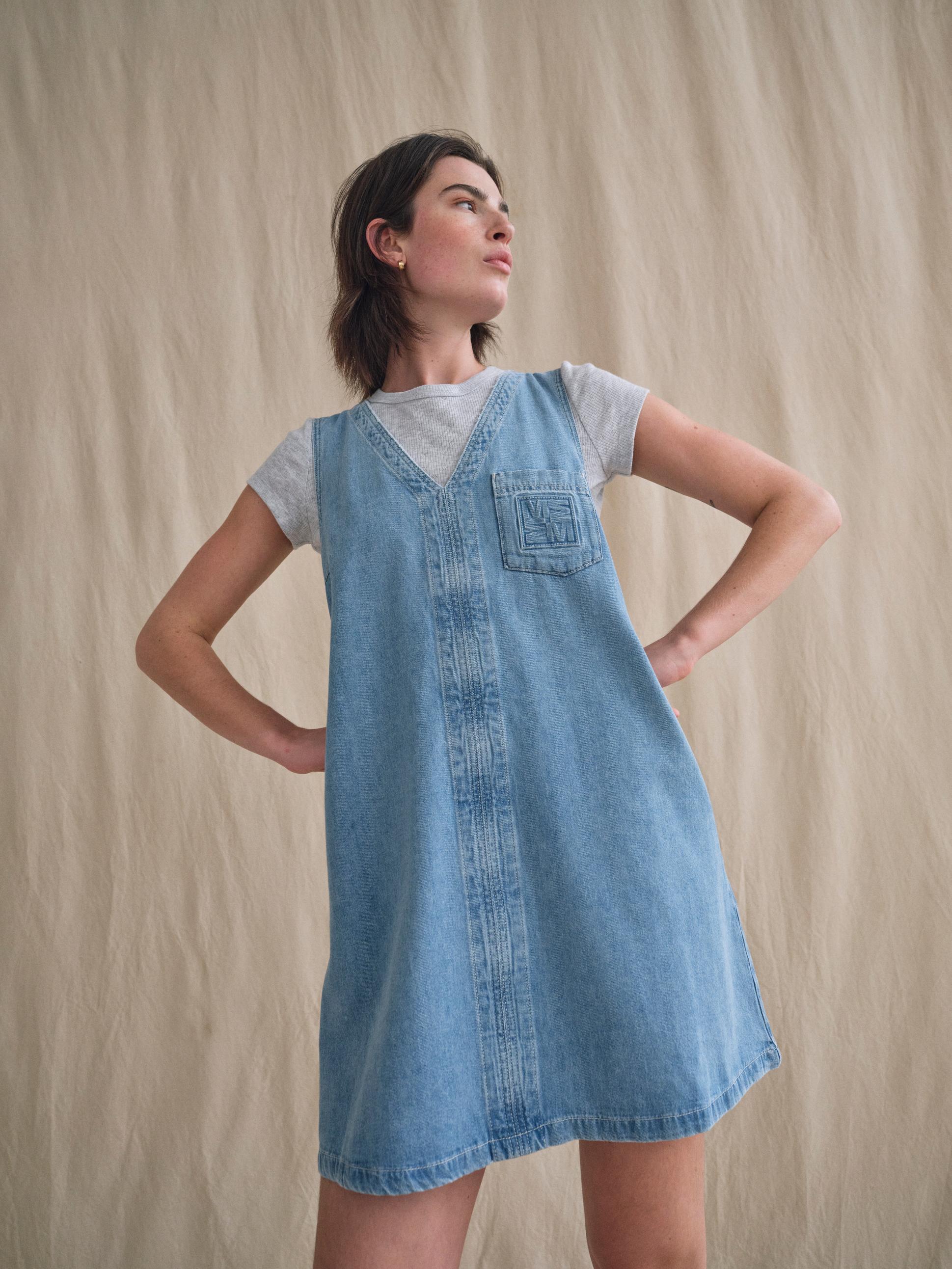 MMAya Denim Dress – ærmeløs denimkjole med V-udskæring fra Mos Mosh