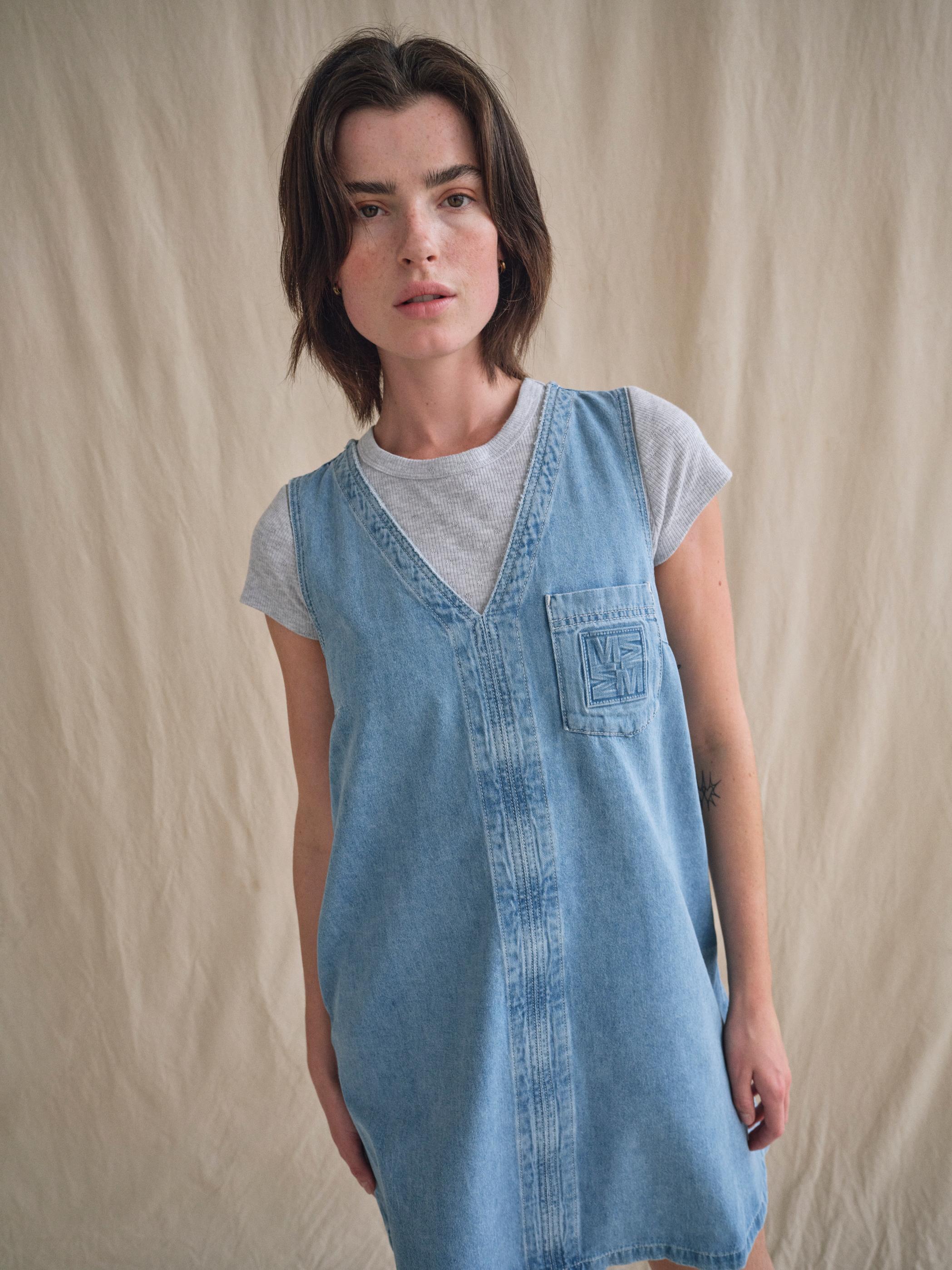 MMAya Denim Dress – ærmeløs denimkjole med V-udskæring fra Mos Mosh