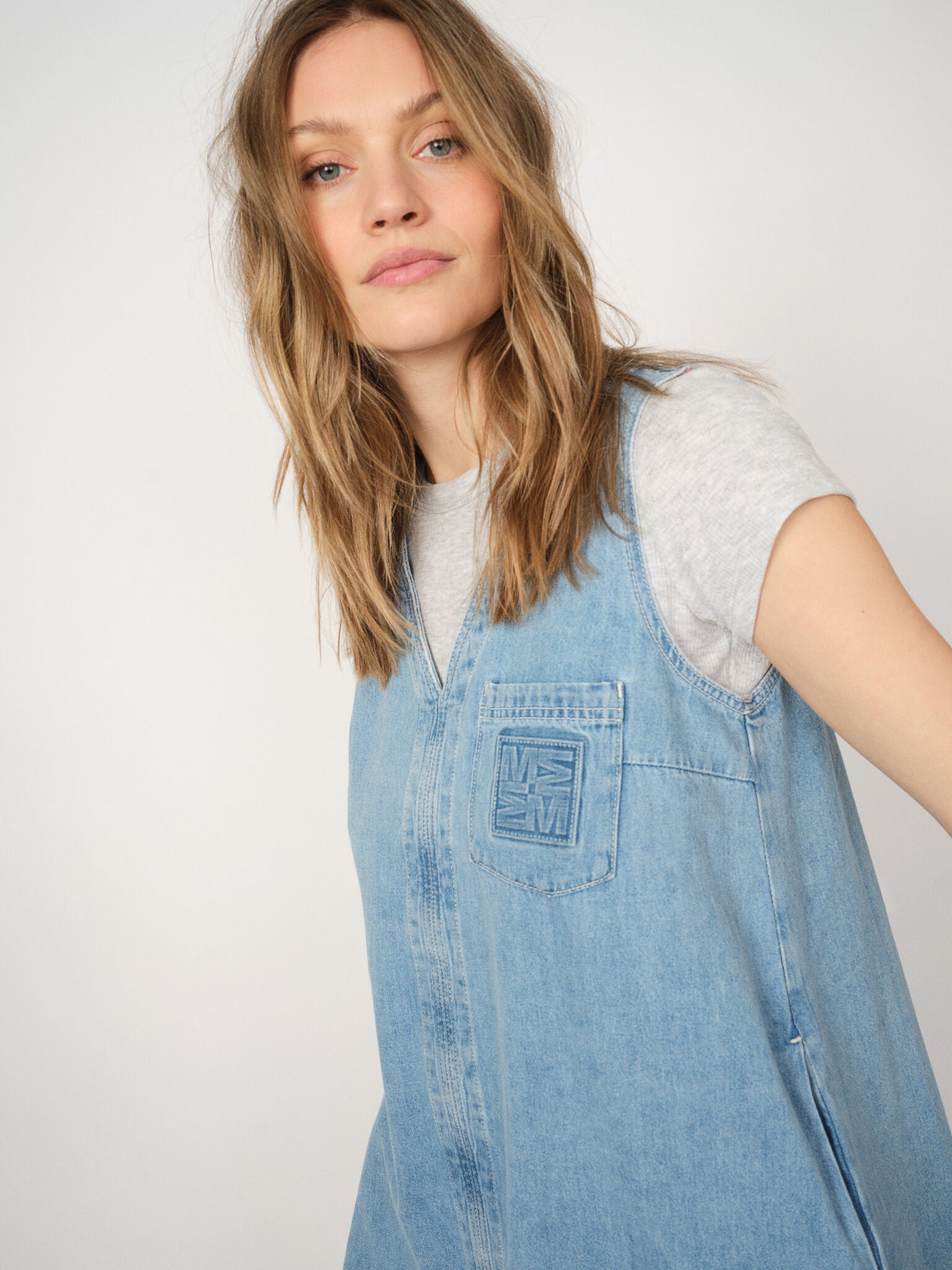 MMLago O-SS Tee – grå basic T-shirt i ribbet bomuld fra Mos Mosh