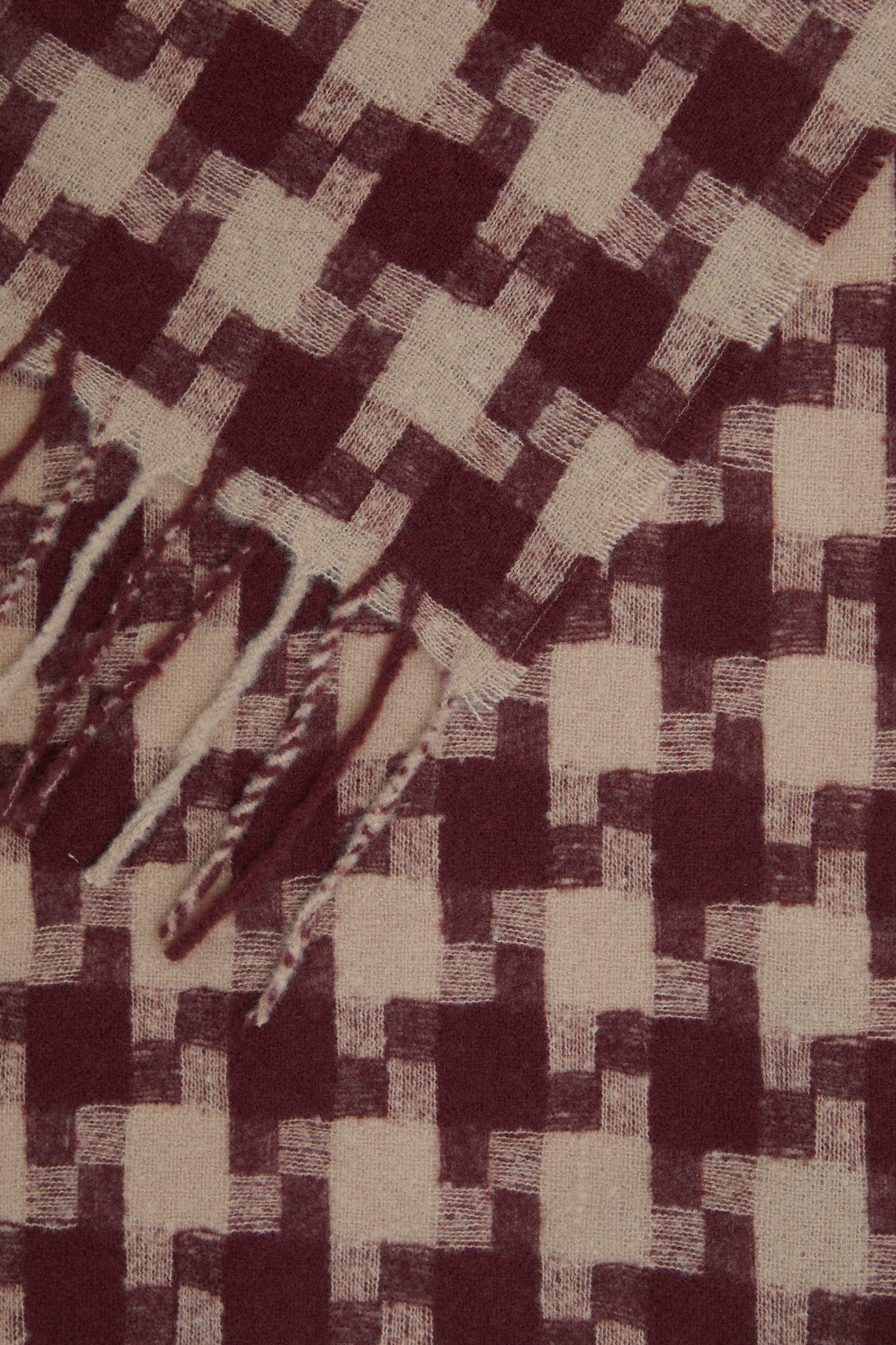 nær billede af frynser, halstørklæde fra ichi