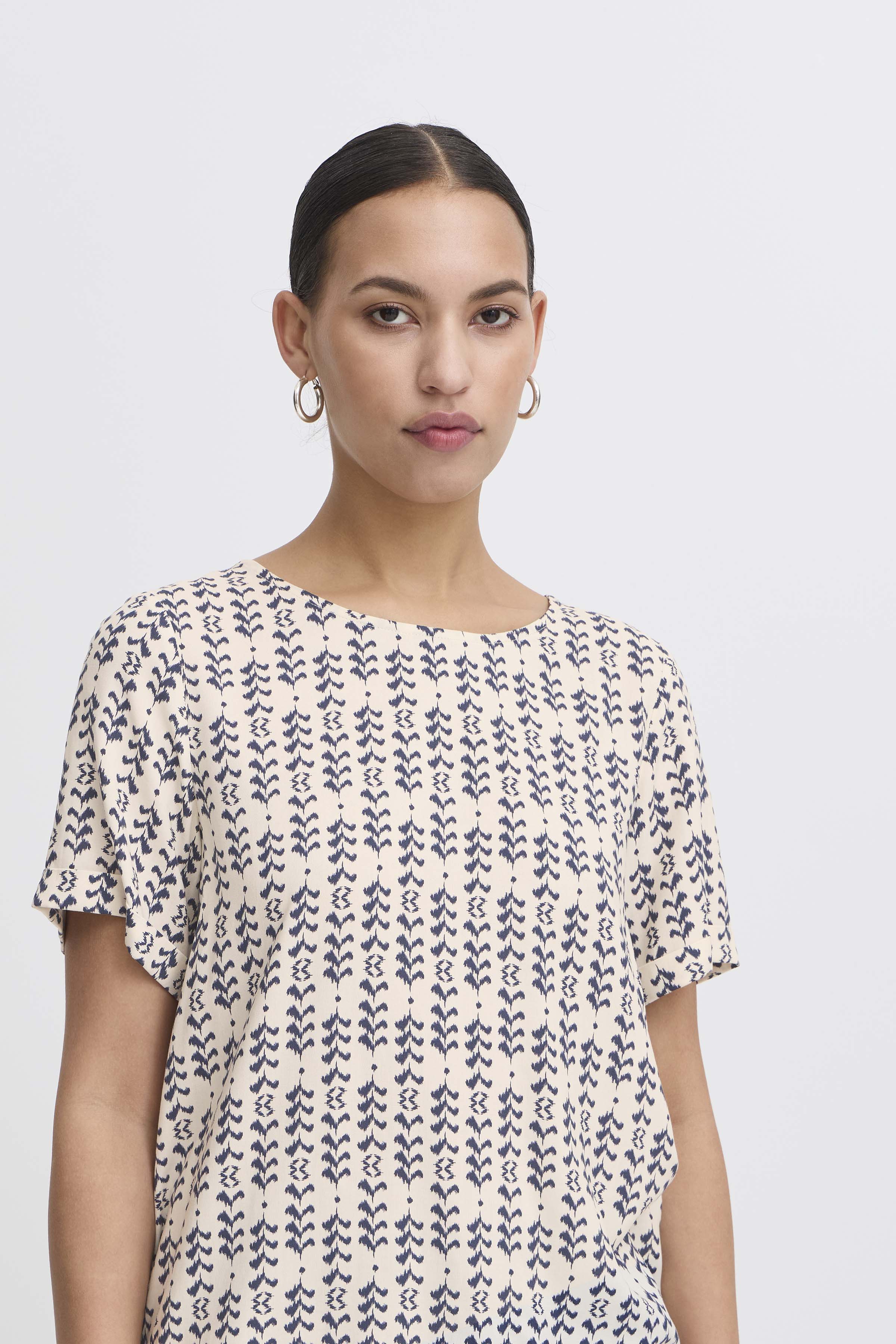 IHVERA Top fra ICHI – Birch Ikat Stripe