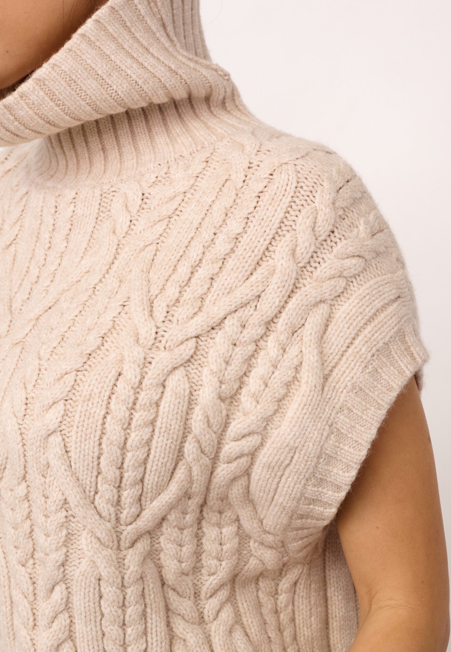Co'Couture - RowCC Oversize Cable Knit Vest