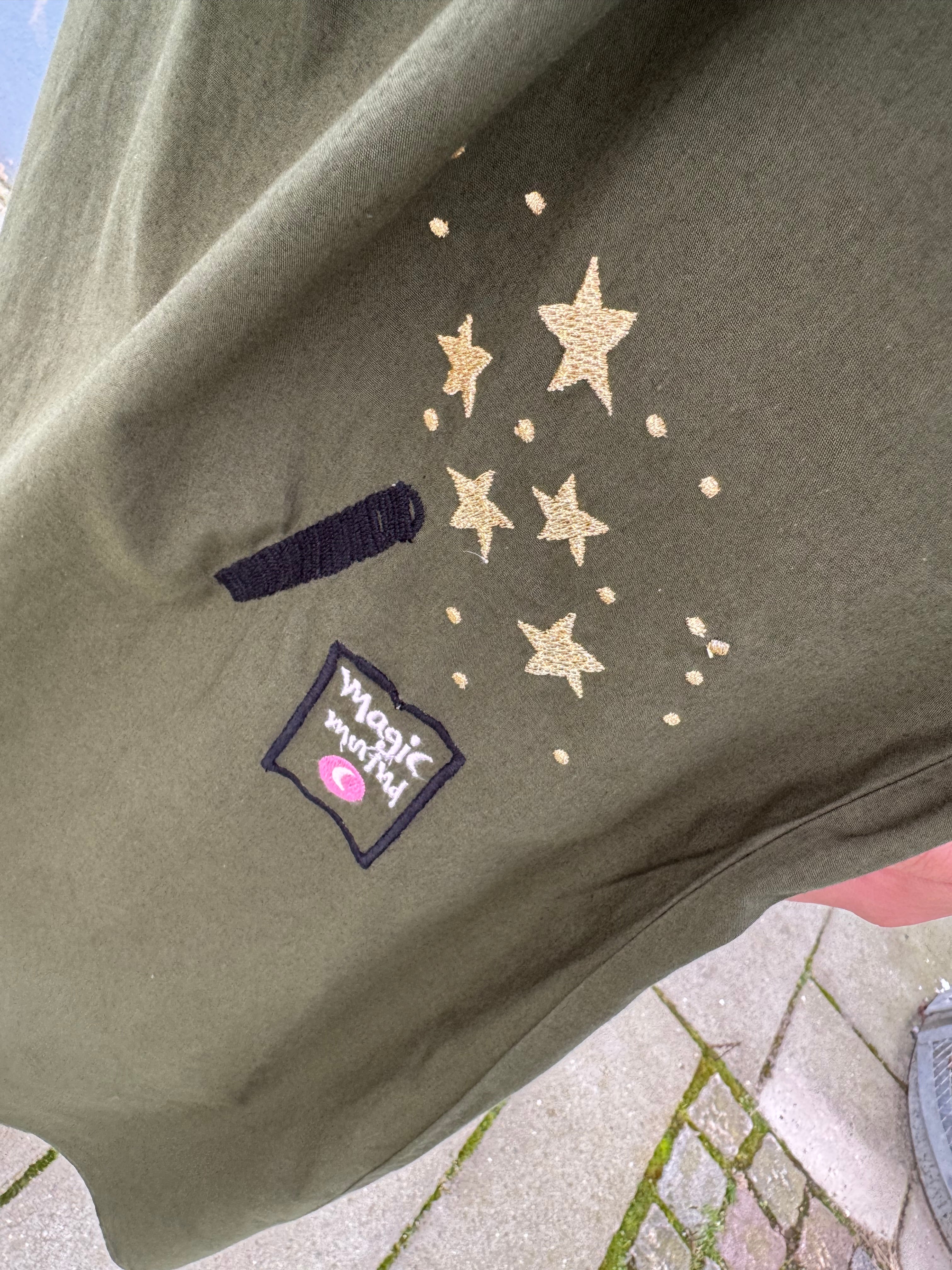 Oyster Dress i Army - Kjole med Broderi fra Wauw