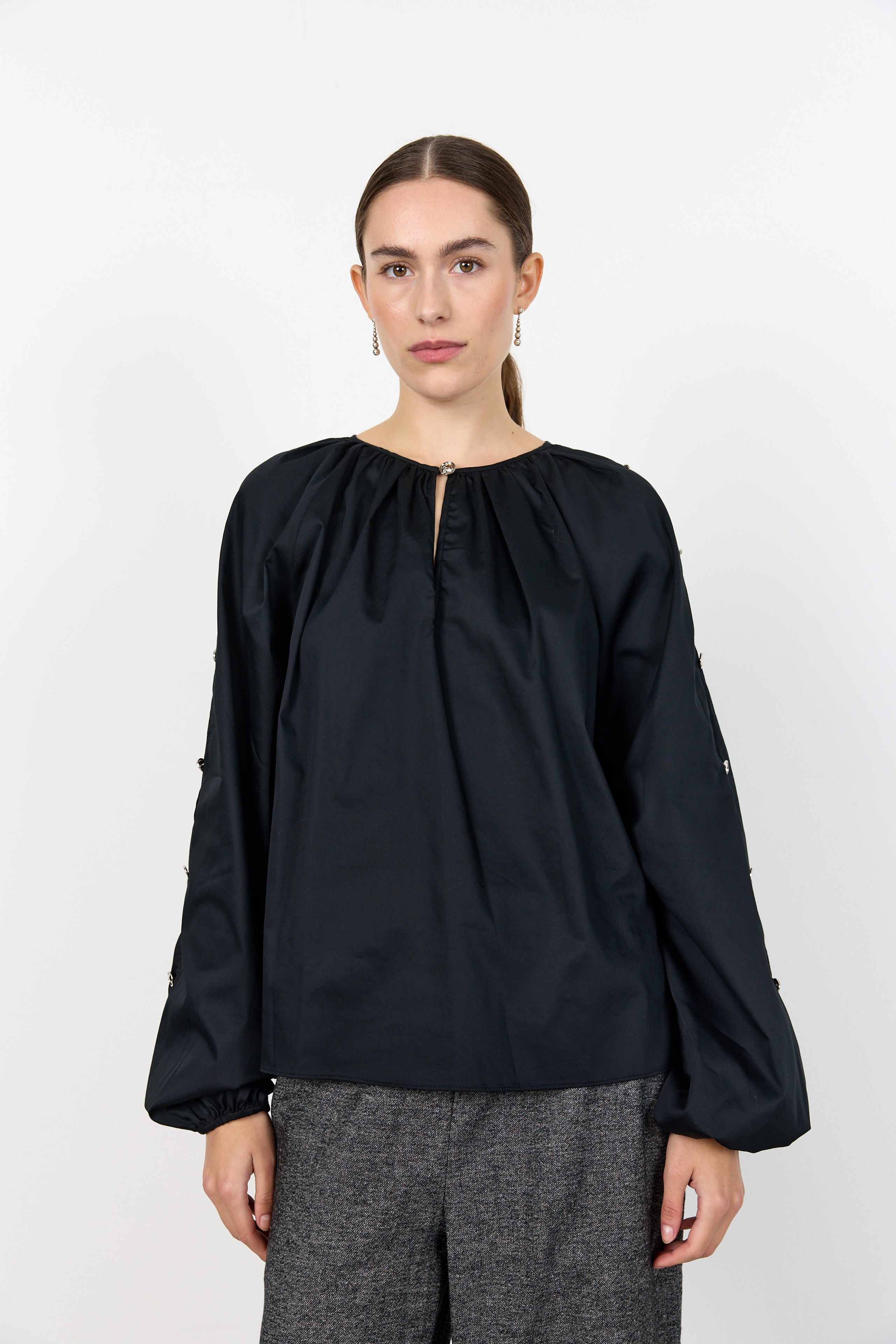 Leveté Room - LR-Isla 131 bluse i sort
