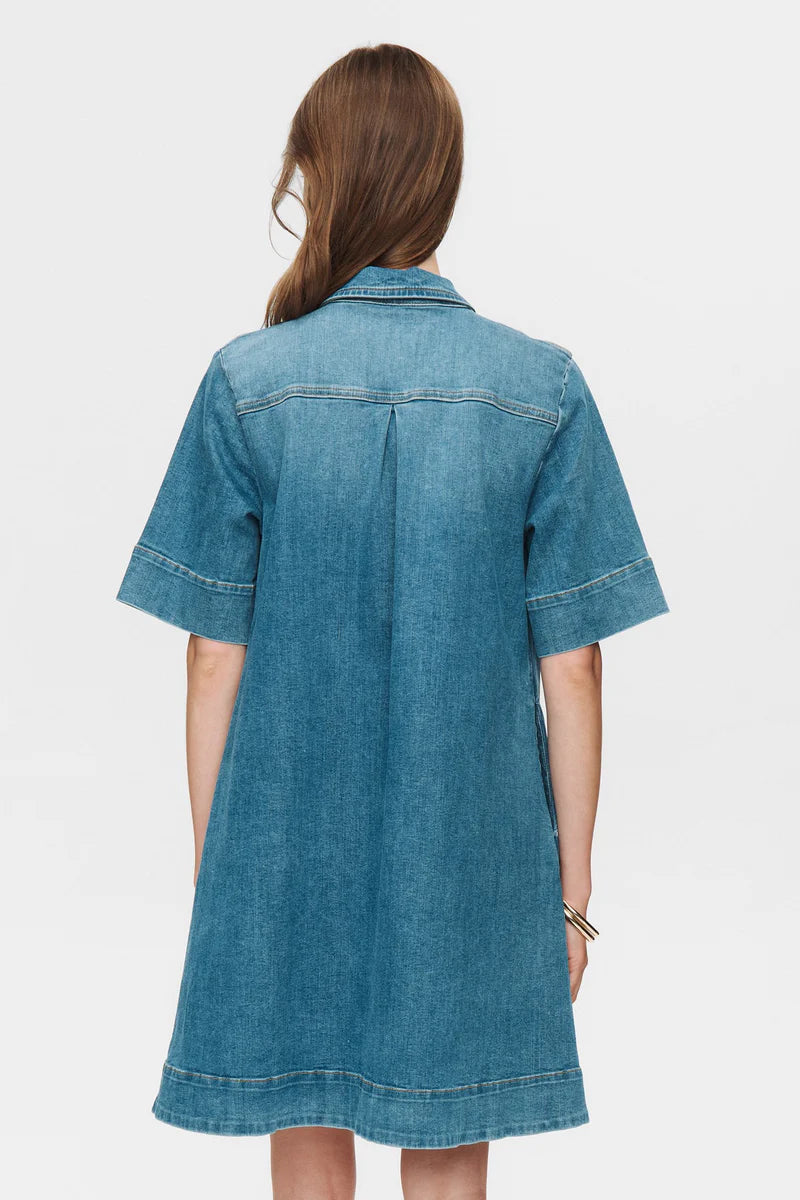 NUParis Dress fra Nümph – Skjortekjole i Denimlook