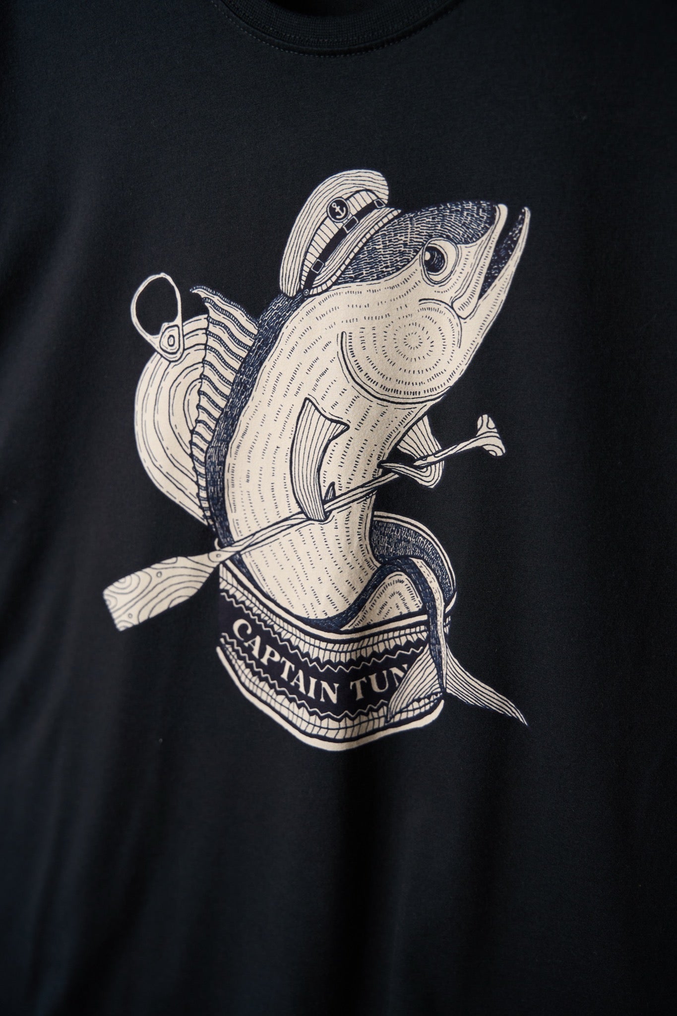 Lakor - Captain Tuna t-shirt i navy